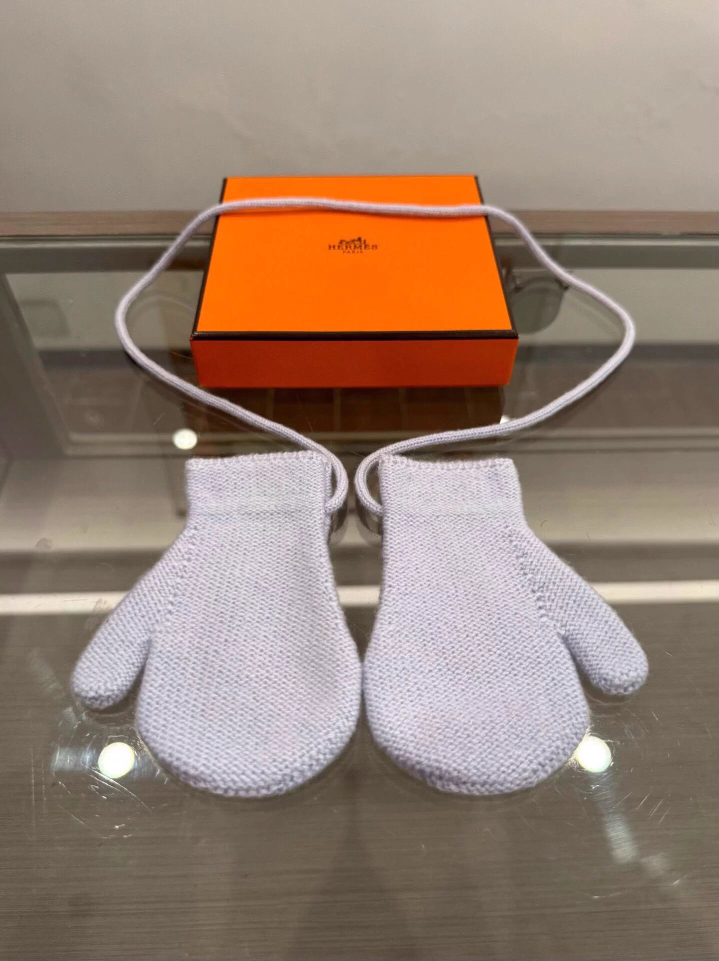 Hermes Hermes Kids Light Blue Embroidered Horse Logo Gloves Size ONE SIZE - 2 Thumbnail