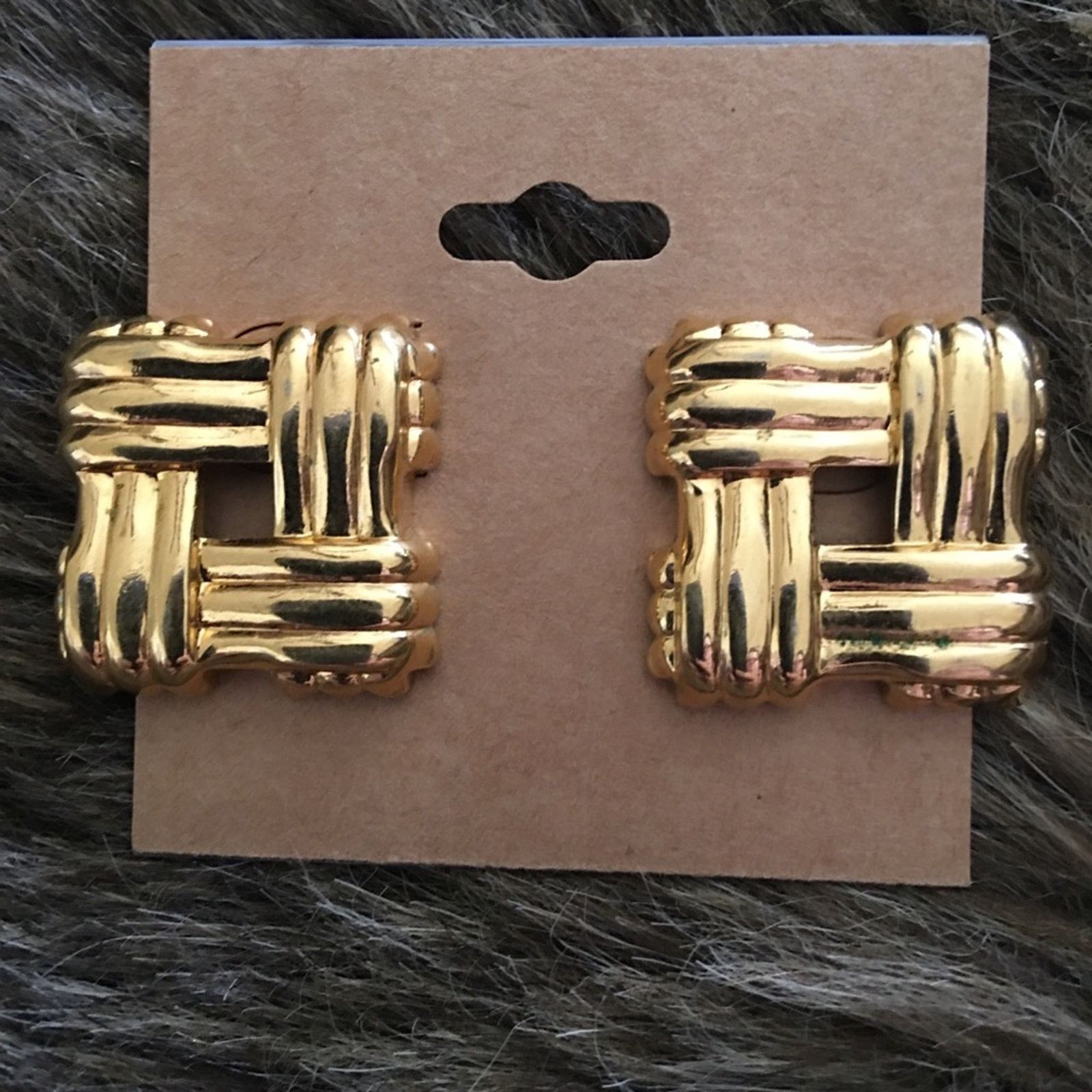 Vintage Vintage 80s gold tone basket weave style earrings Size ONE SIZE - 4 Thumbnail
