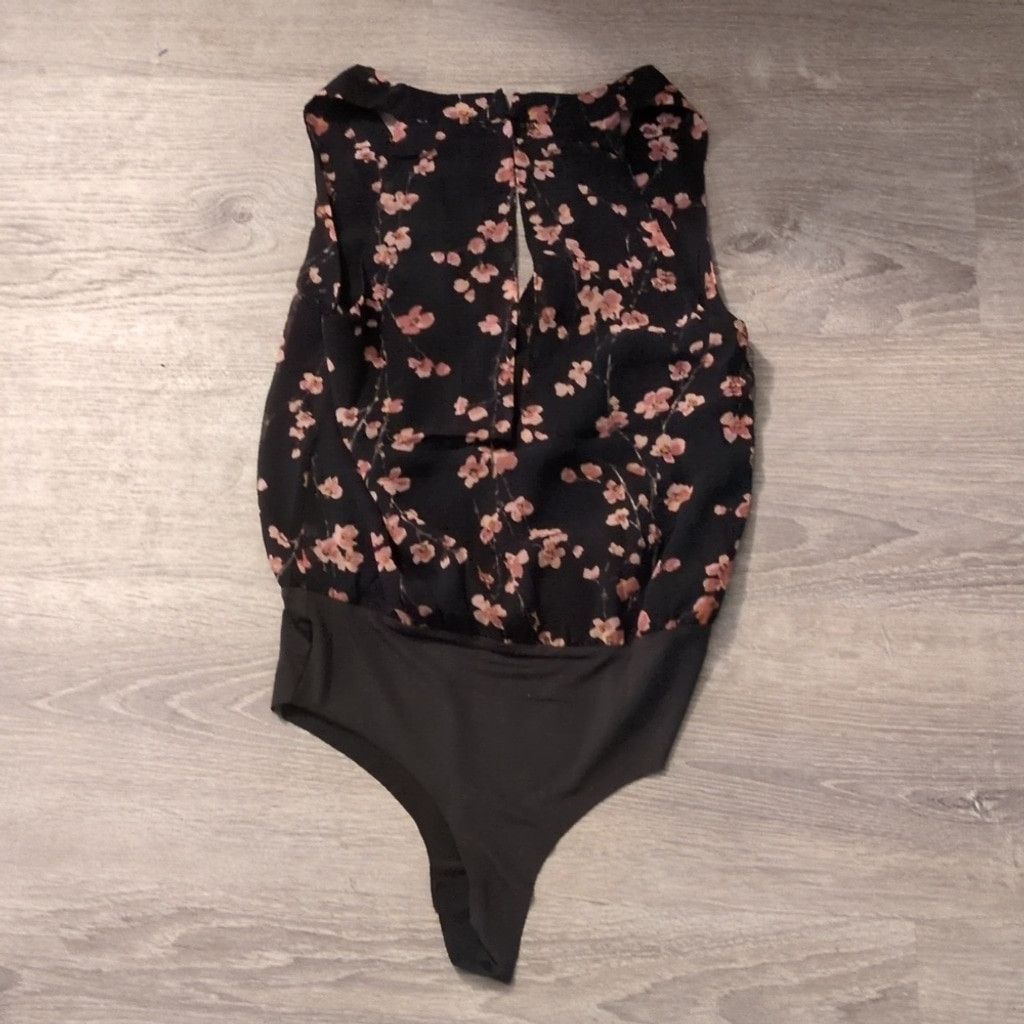 Other Olivaceous Sleeveless Floral Dressy Bodysuit Size Small Size S / US 4 / IT 40 - 6 Thumbnail