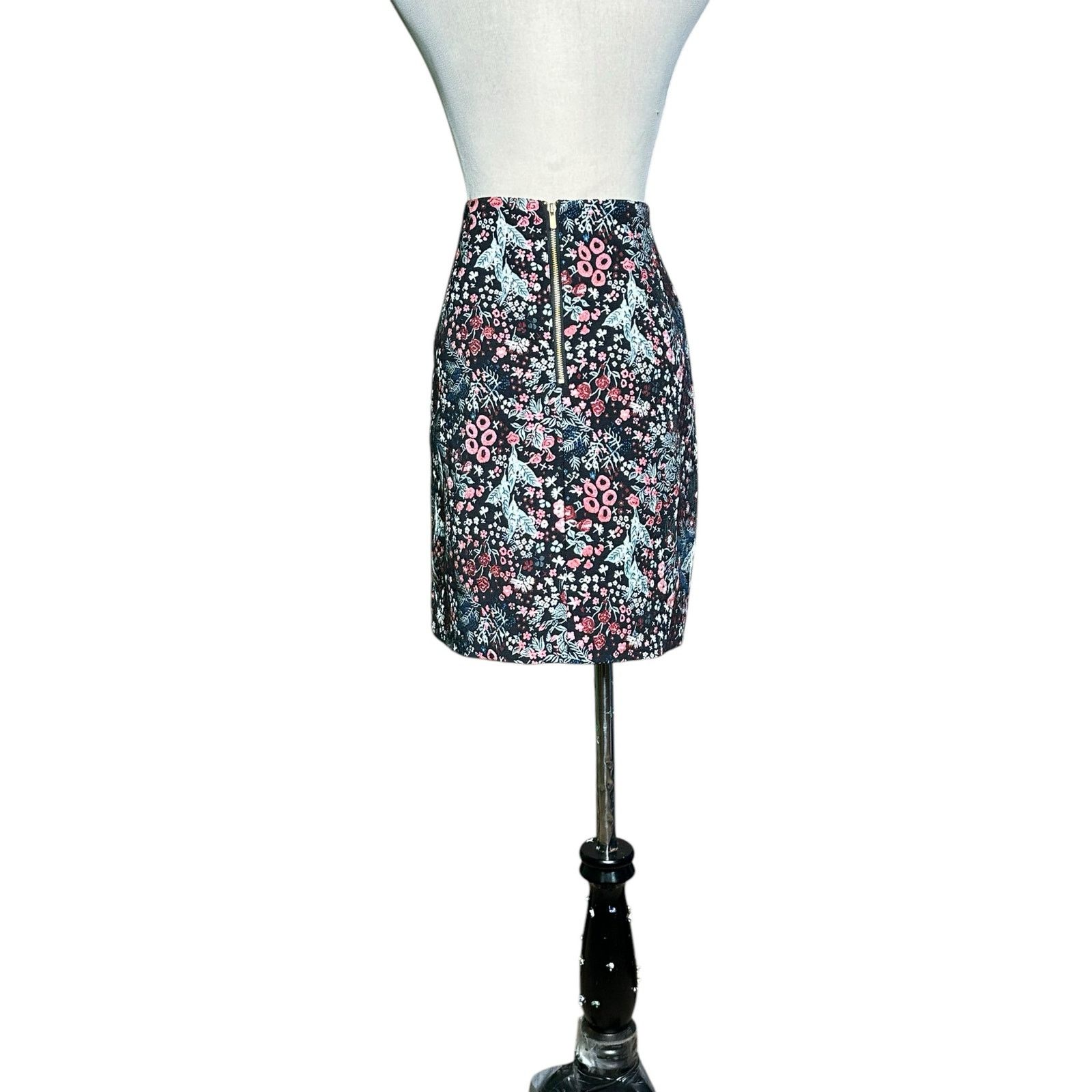 H&M H&M black red floral jacquard mini skirt size 6 Size 28" / US 6 / IT 42 - 18 Thumbnail
