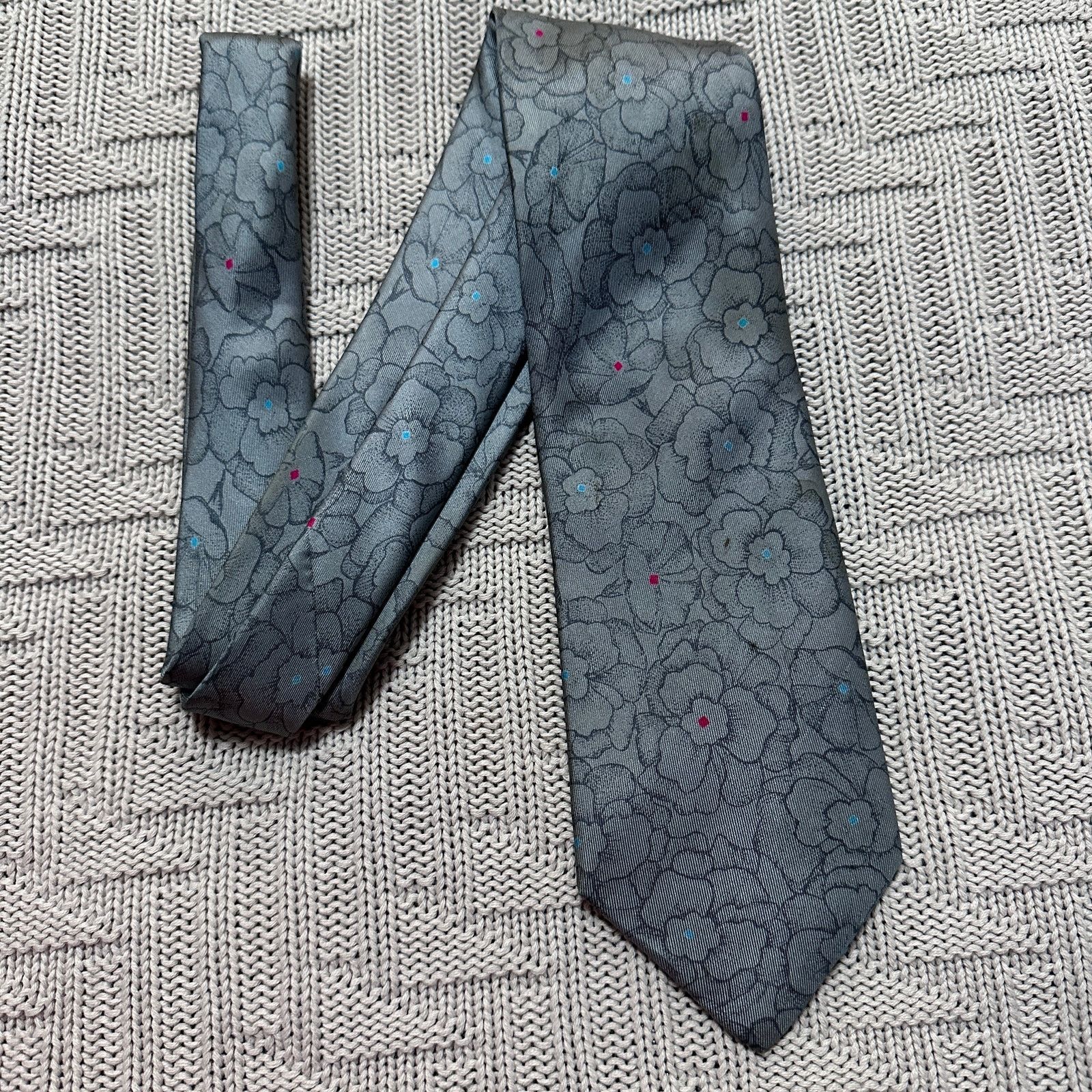 Givenchy Vintage Givenchy silver flower Italian silk men's tie Size ONE SIZE - 1 Thumbnail