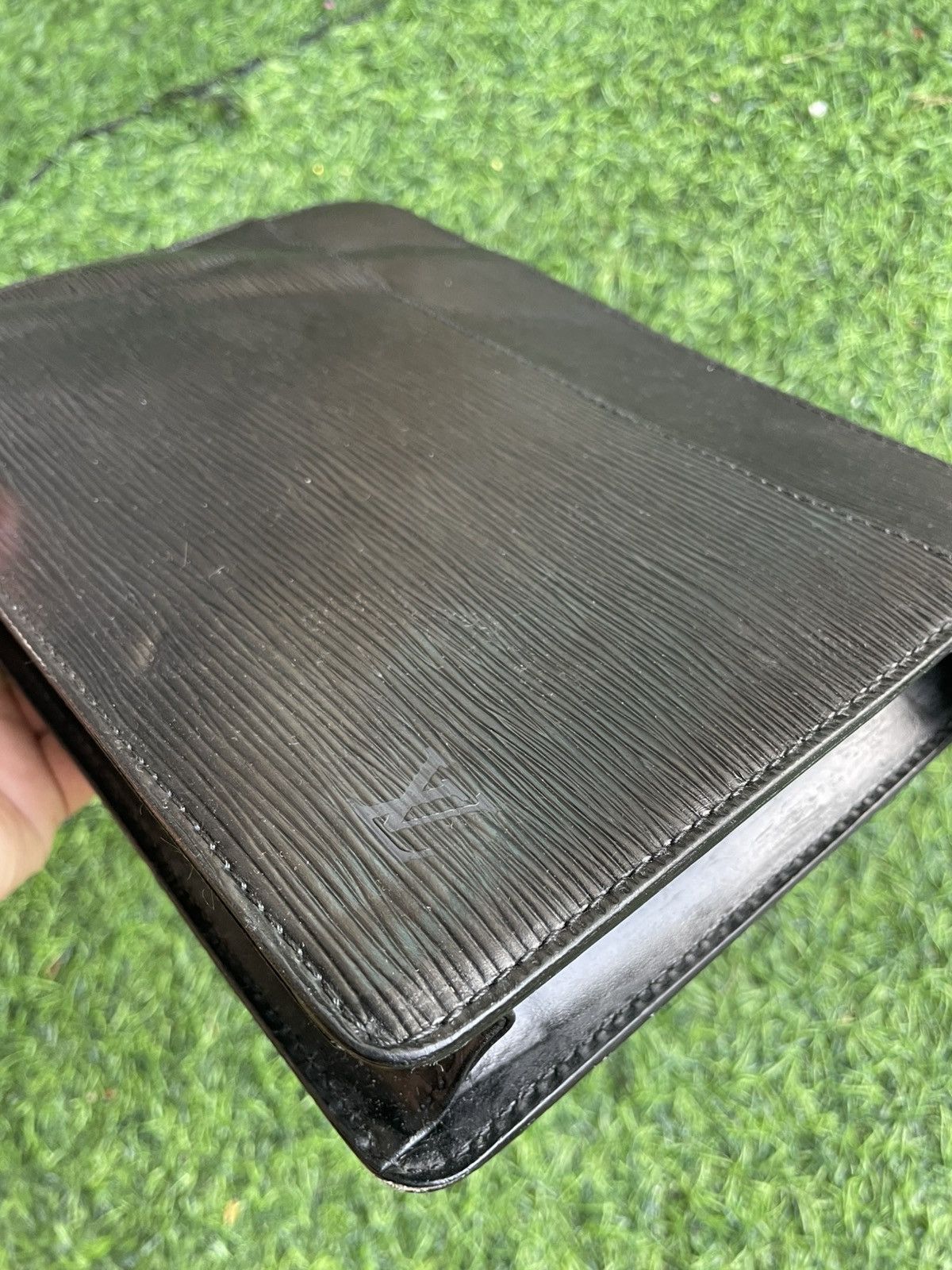 Louis Vuitton Authentic Louis Vuitton Black Epi Leather Clutch Bag Size ONE SIZE - 7 Thumbnail
