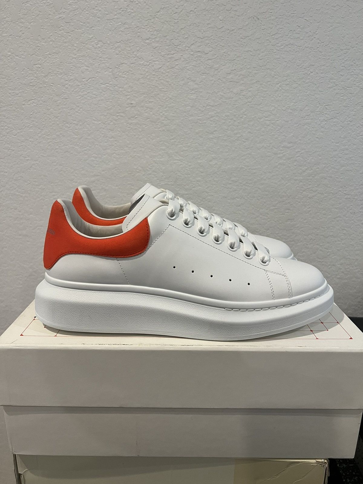 Alexander McQueen Alexander McQueen Oversized Orange White Size US 11 / EU 44 - 1 Thumbnail