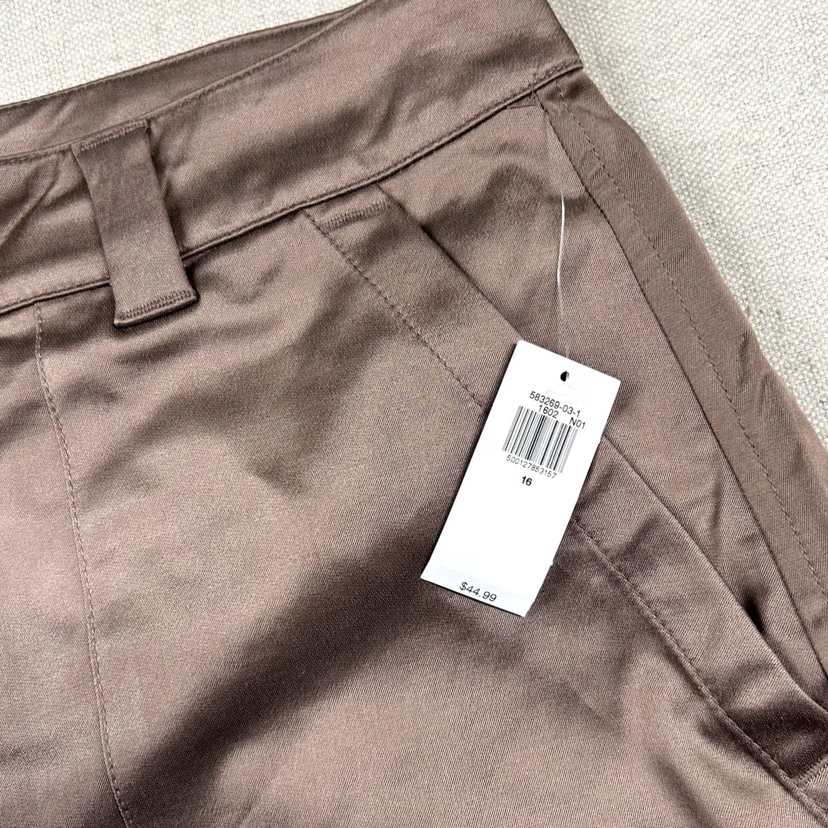 Old Navy Old Navy Cargo Pants Womens 16 Barrell Extra High-Rise Wide Leg Rose Gold Pink 16 Women Pants Wide-Leg Cargo Vintage? No, not vintage. Size 38" / US 16 / IT 52 - 7 Thumbnail