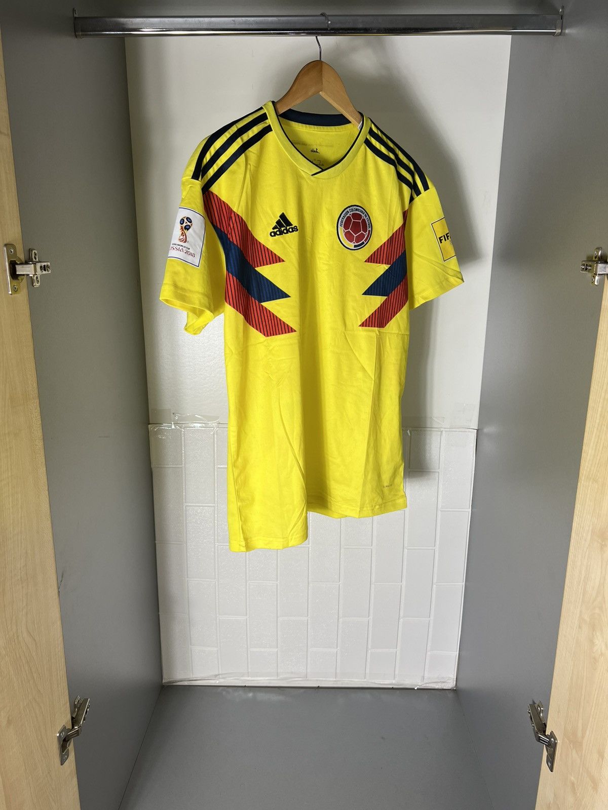 Vintage VERY RARE ADIDAS COLOMBIA SOCCER JERSEY RETRO BLOKE Y2K 90s Size US L / EU 52-54 / 3 - 4 Thumbnail