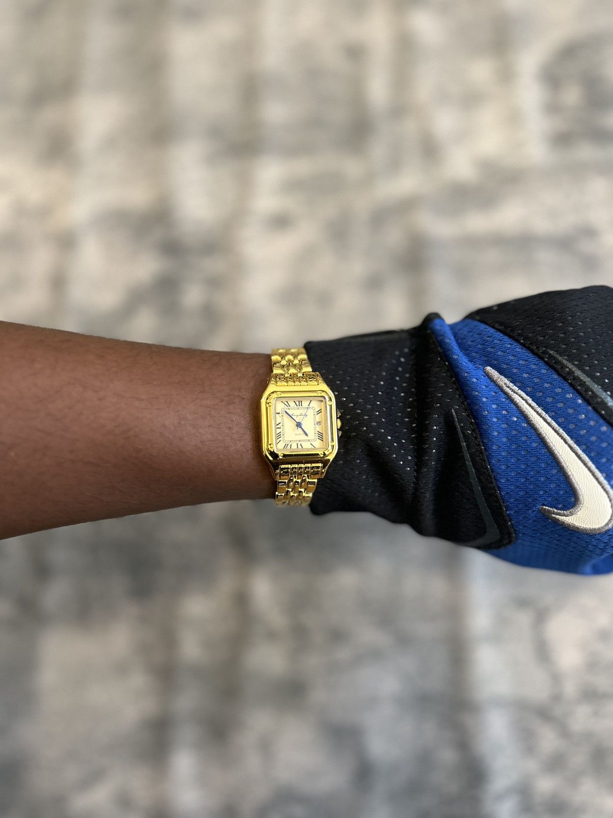 Vintage Vintage 90s vintage retro luxury style quartz Gold watch Size ONE SIZE - 2 Thumbnail