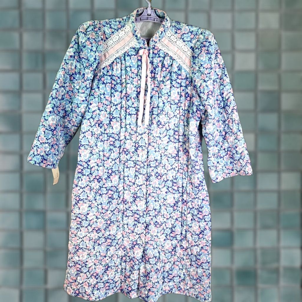 Vintage Vintage Miss Elaine Dress M 70s 80s Floral Quilted Snap Farm Prairie Size M / US 6-8 / IT 42-44 - 1 Thumbnail
