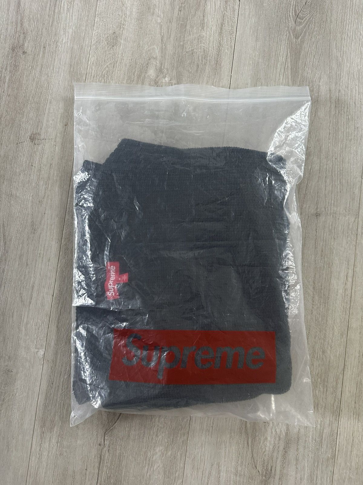 Supreme Supreme Printed Old English Sweater Black SS25 Size US M / EU 48-50 / 2 - 13 Thumbnail