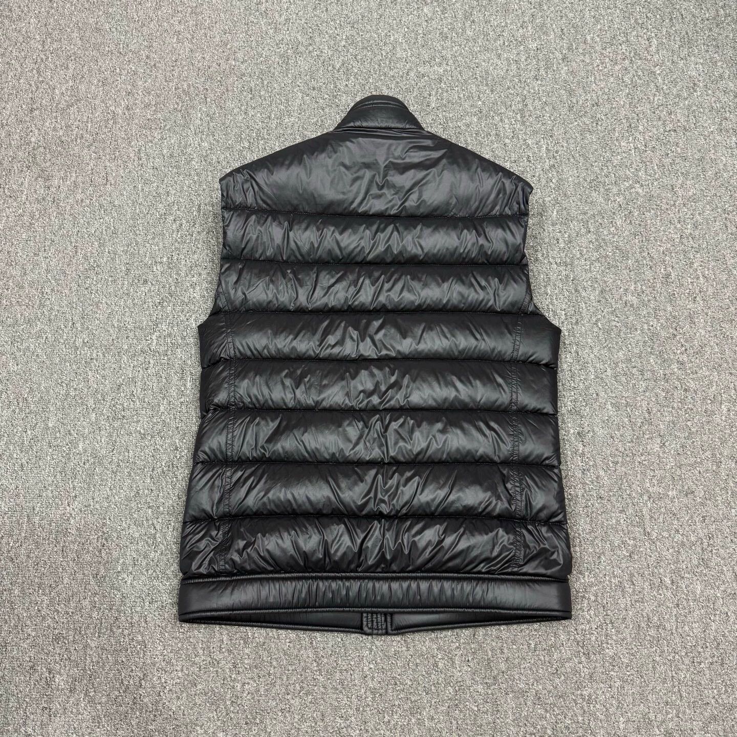 Prada Prada Black Triangle Logo Down Vest 48 Size US M / EU 48-50 / 2 - 2 Thumbnail