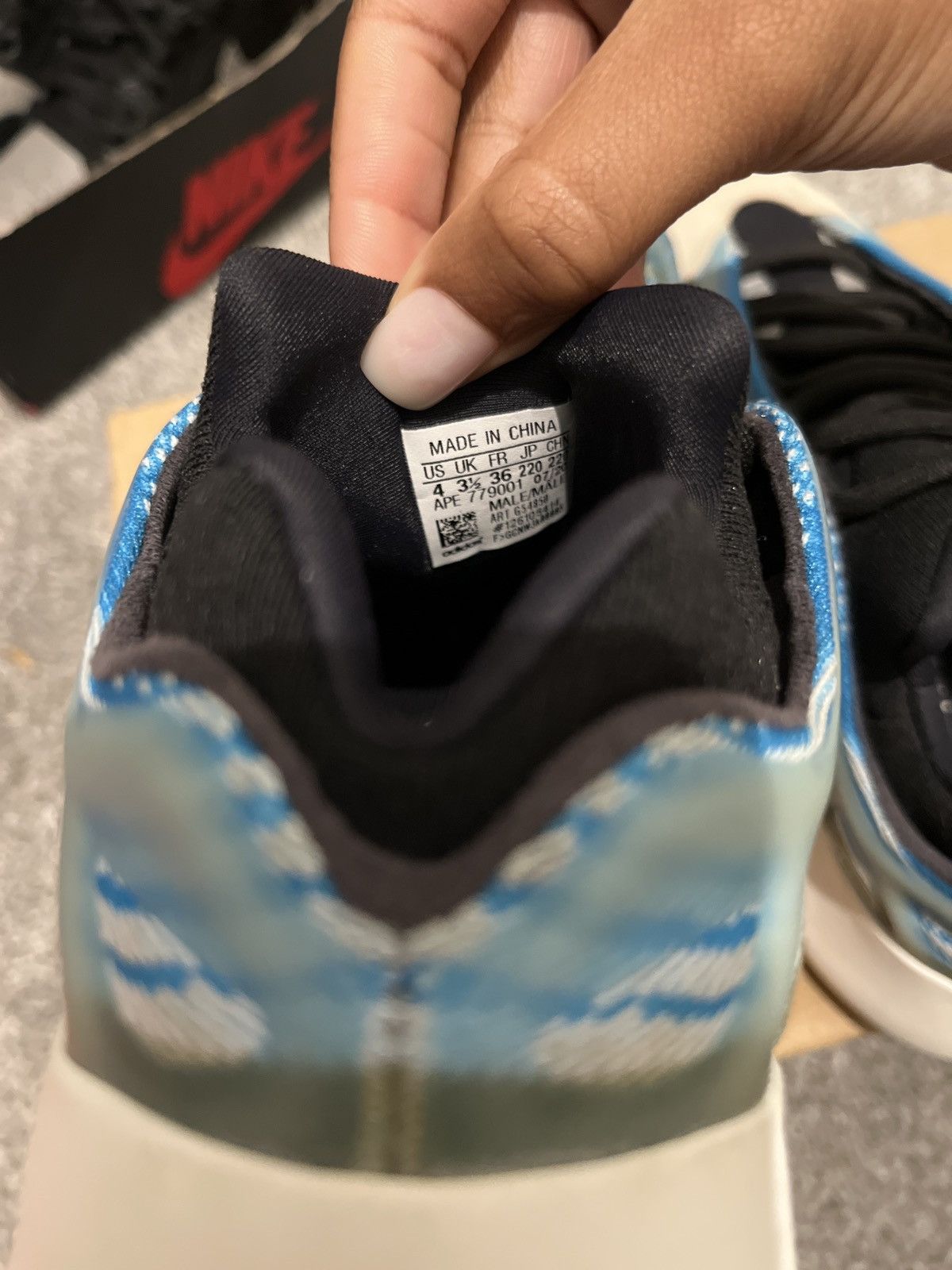 Yeezy 700 v3 Azareth