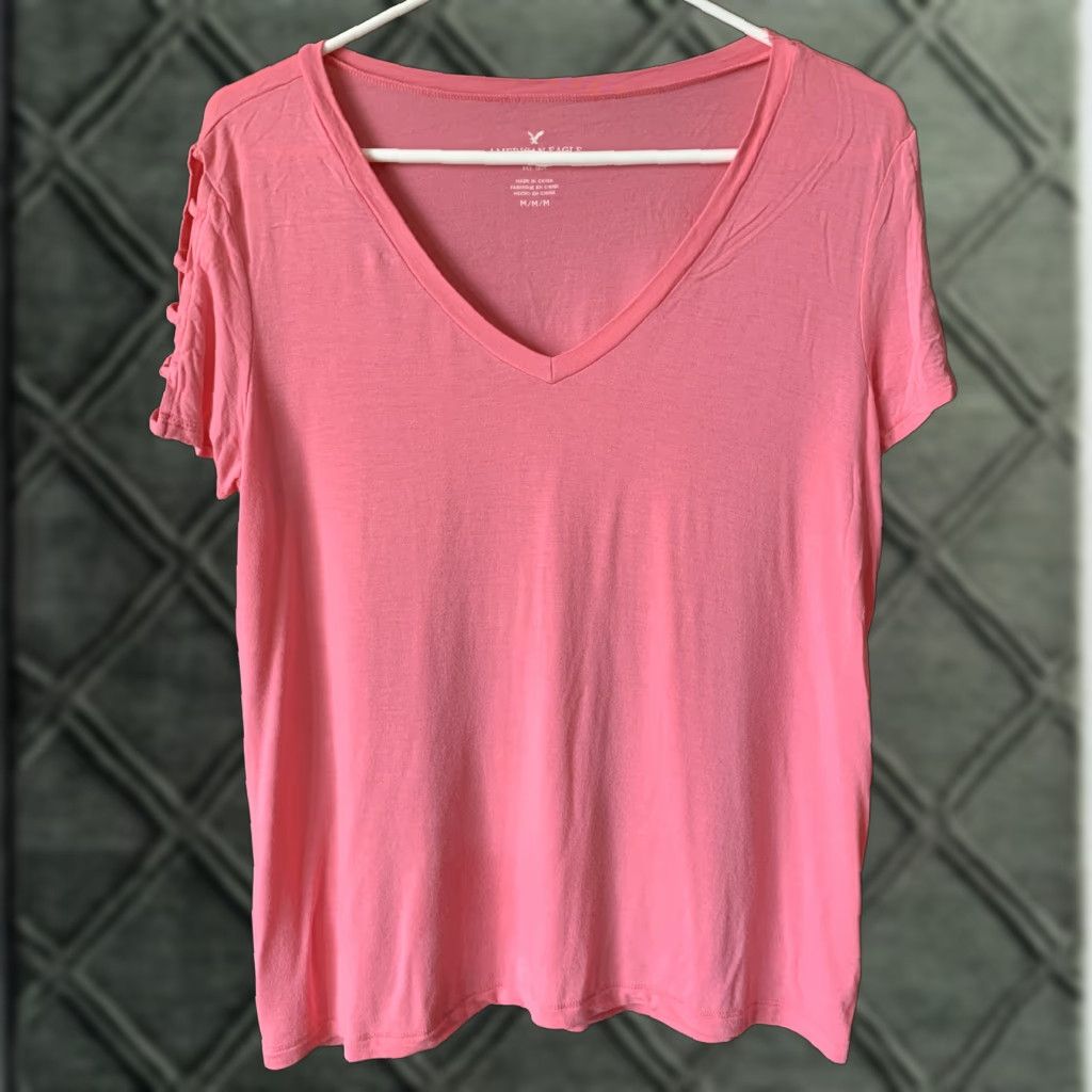 American Eagle Outfitters American Eagle Outfitters T-Shirt Woman's Medium Pink Short Sleeve V-Neck B175 Size M / US 6-8 / IT 42-44 - 1 Thumbnail