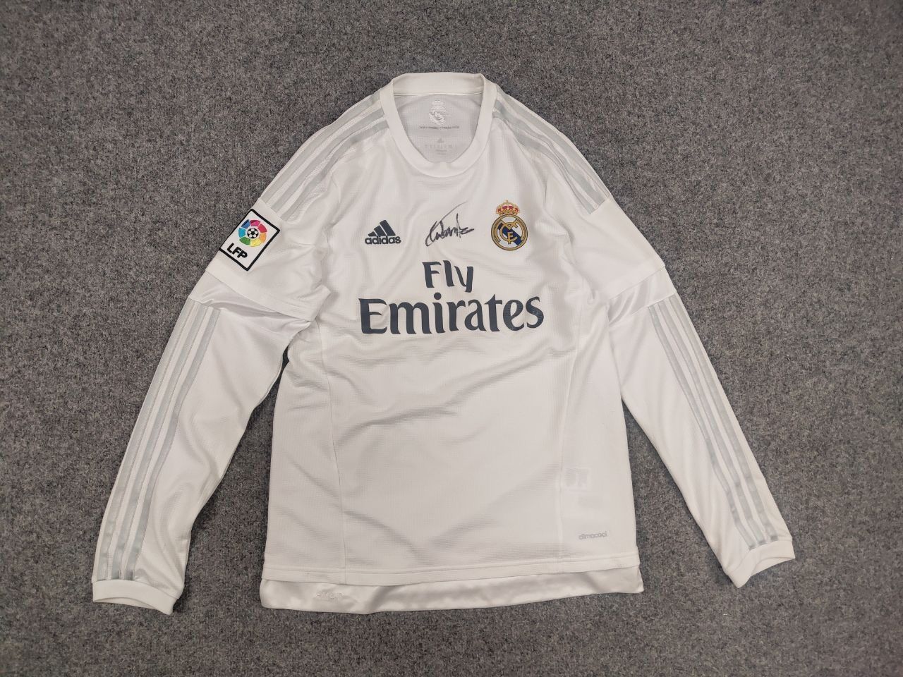 Adidas Aut 2015-16 Adidas Real Madrid Long Sleeve Jersey Shirt Home Size US M / EU 48-50 / 2 - 9 Thumbnail
