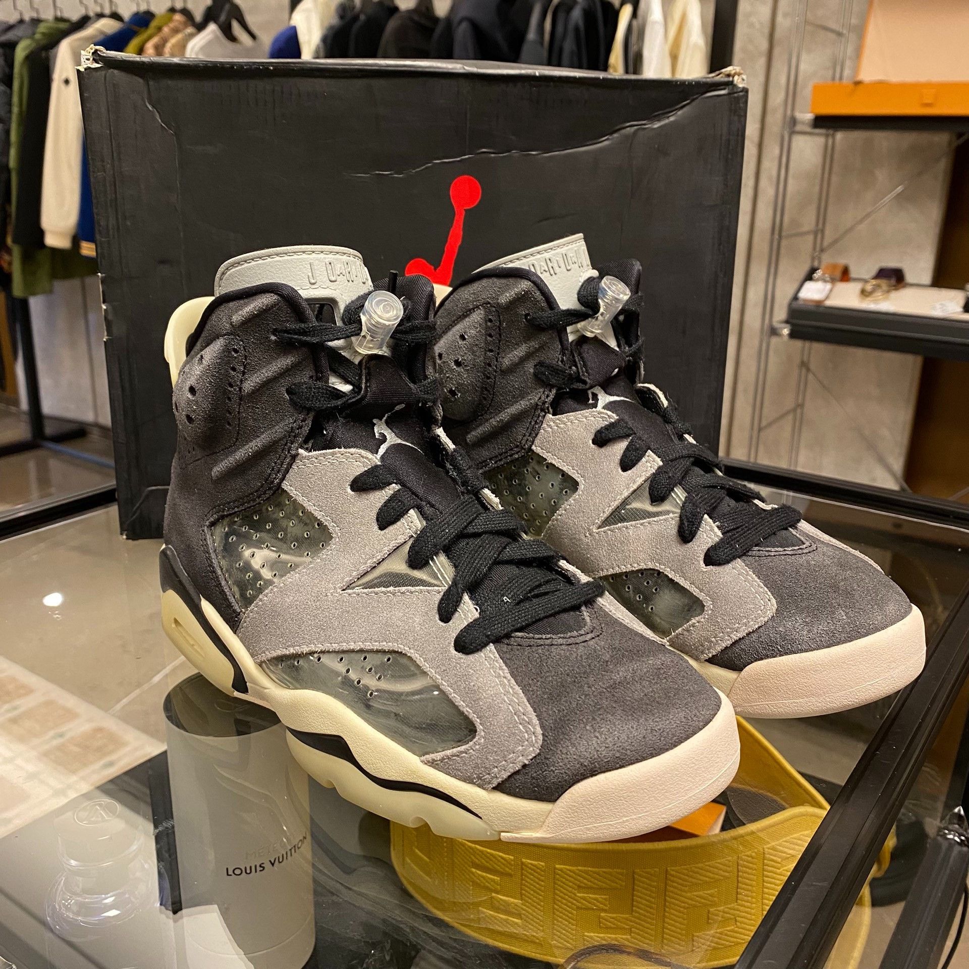 Nike Nike Gray Lowtop Sneakers 5.5 Men Size US 5.5 / EU 38 - 1 Thumbnail
