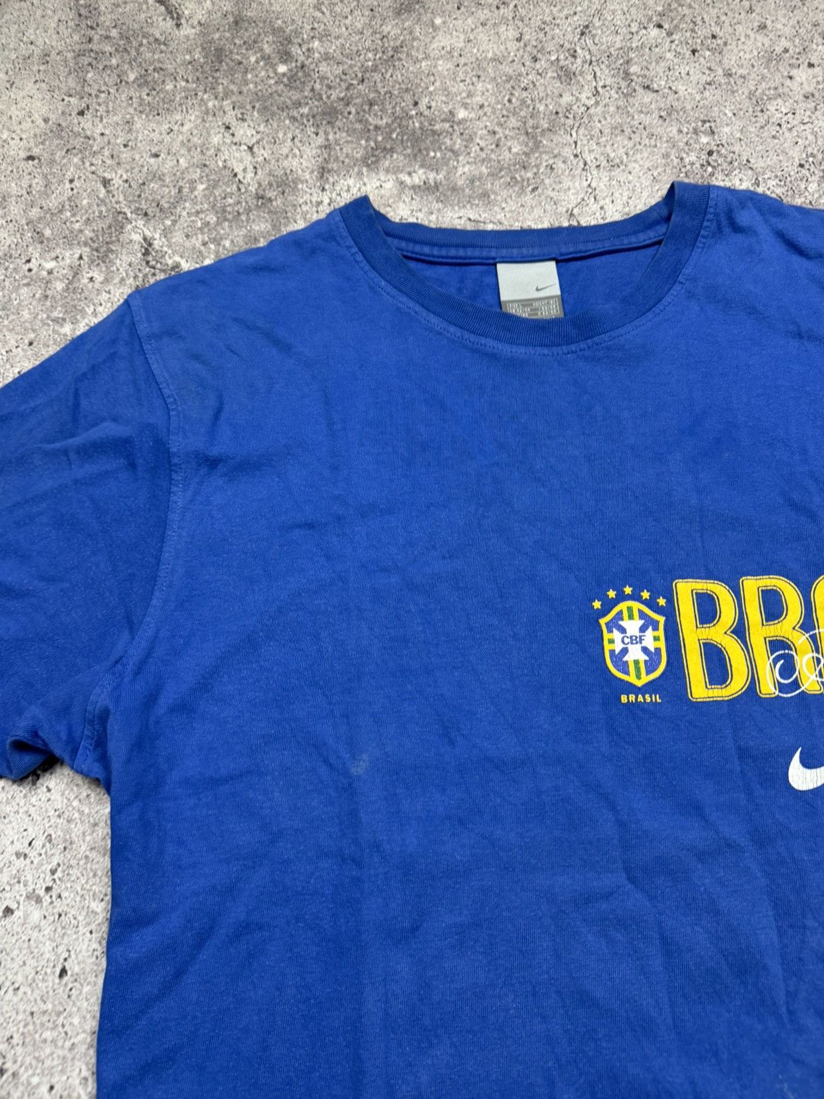 Nike Vintage Nike Brazil Y2K #7 Adriano Soccer Jersey Shirt Size US L / EU 52-54 / 3 - 5 Thumbnail