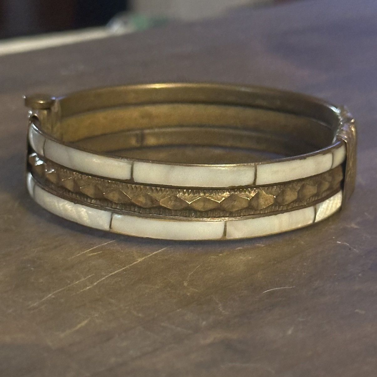 Vintage Vintage brass mother of Pearl inlay hinged bangle bracelet Size ONE SIZE - 8 Thumbnail