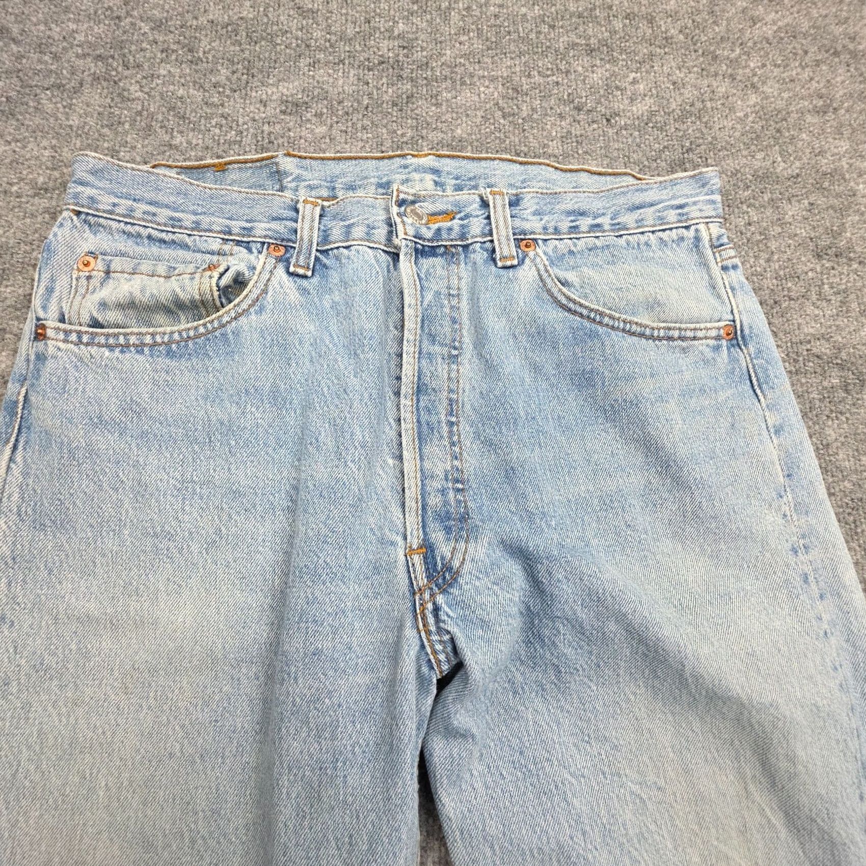 Levi's VINTAGE Levi's 501 Jeans Mens 31x34 / 34x36 Blue Light Wash Faded 5-Pocket Denim Regular Rise Mid Size US 31 - 4 Thumbnail