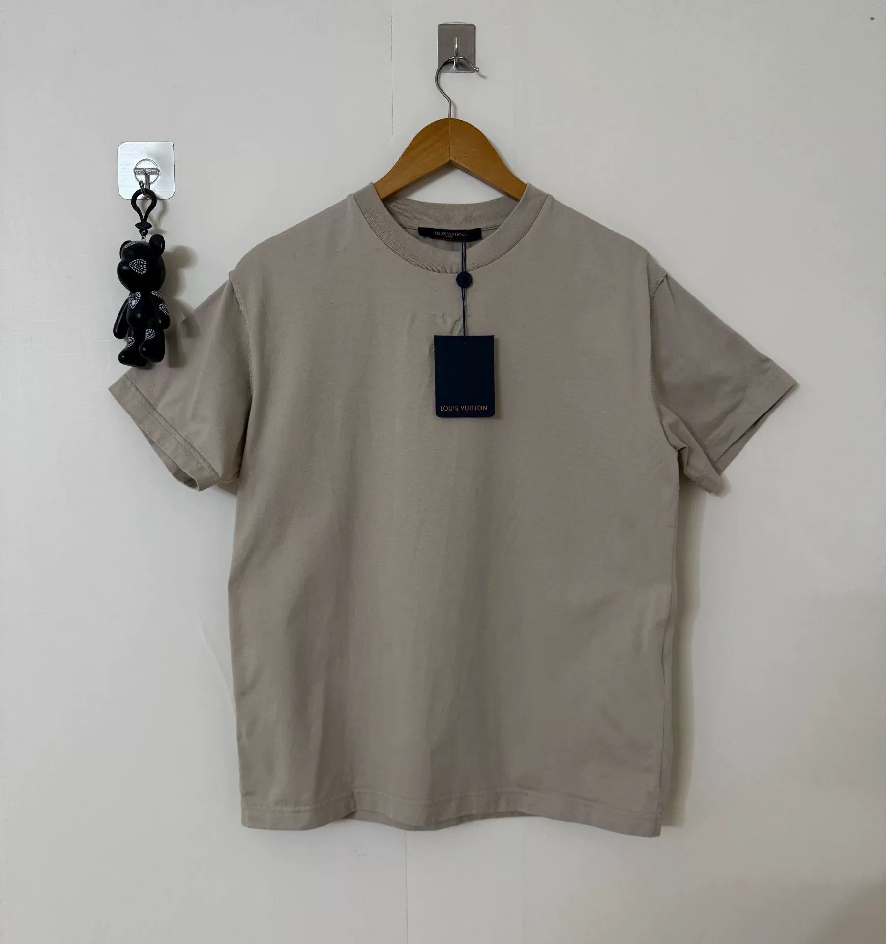 Louis Vuitton lv embossed logo short sleeve t-shirt Size US S / EU 44-46 / 1 - 1 Thumbnail