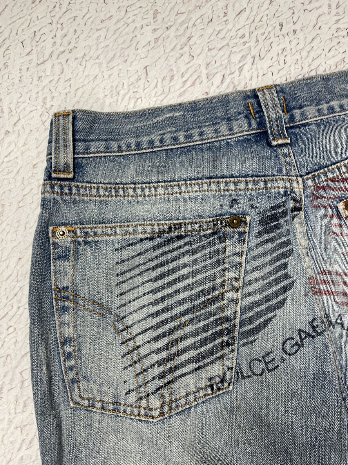Dolce & Gabbana Dolce & Gabbana vintage big painted logo distressed denim Size US 32 / EU 48 - 13 Thumbnail