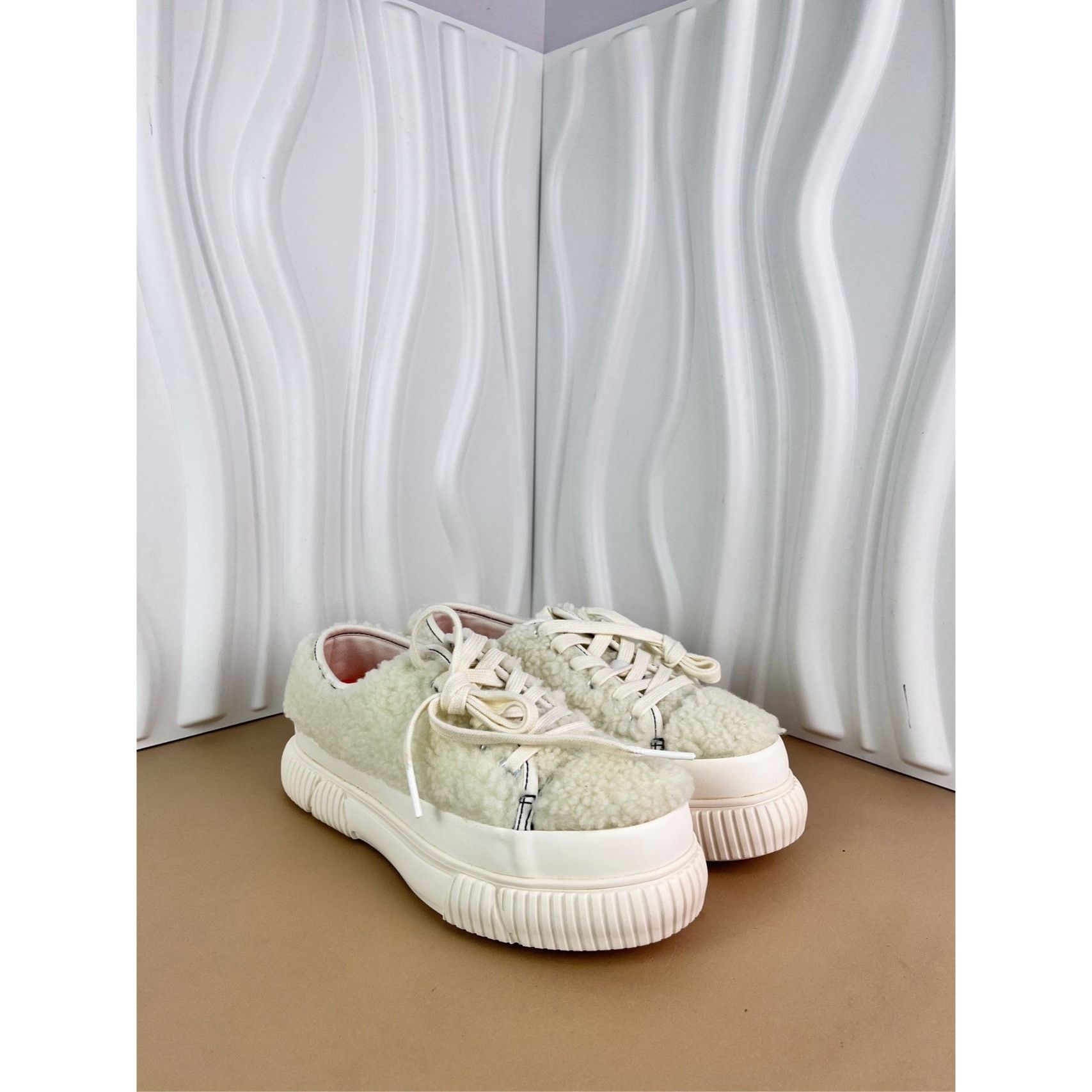 Both Womens White Plush Thick-Soled Board Shoes By Both Size 37 W Size US 7 / IT 37 - 9 Thumbnail