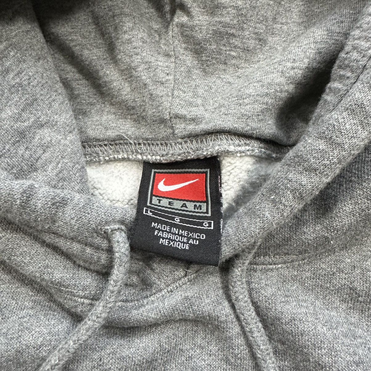Nike Vintage 2000s Nike Team Kansas State Center Swoosh Hoodie Size US L / EU 52-54 / 3 - 9 Thumbnail