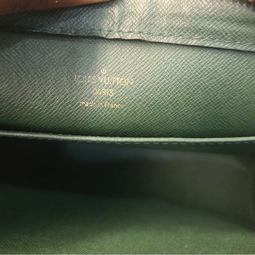 Louis Vuitton Louis Vuitton Taiga Baikal Epicea Leather Clutch Bag Size ONE SIZE - 5 Thumbnail