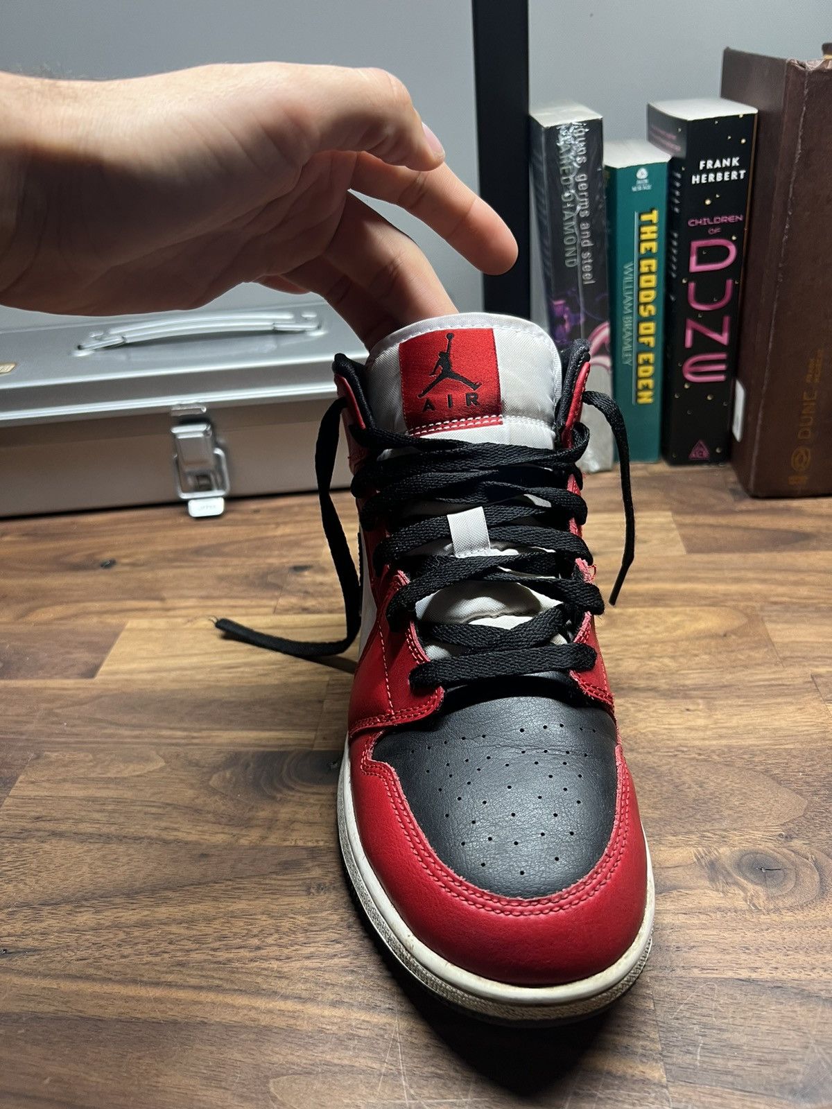 Nike Air Jordan 1 Mid Chicago Toe Size US 7 / EU 40 - 5 Thumbnail