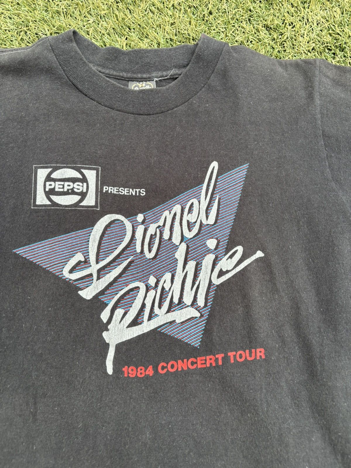 Band Tees Vintage 80s Lionel Richie tour t shirt Size US M / EU 48-50 / 2 - 2 Thumbnail