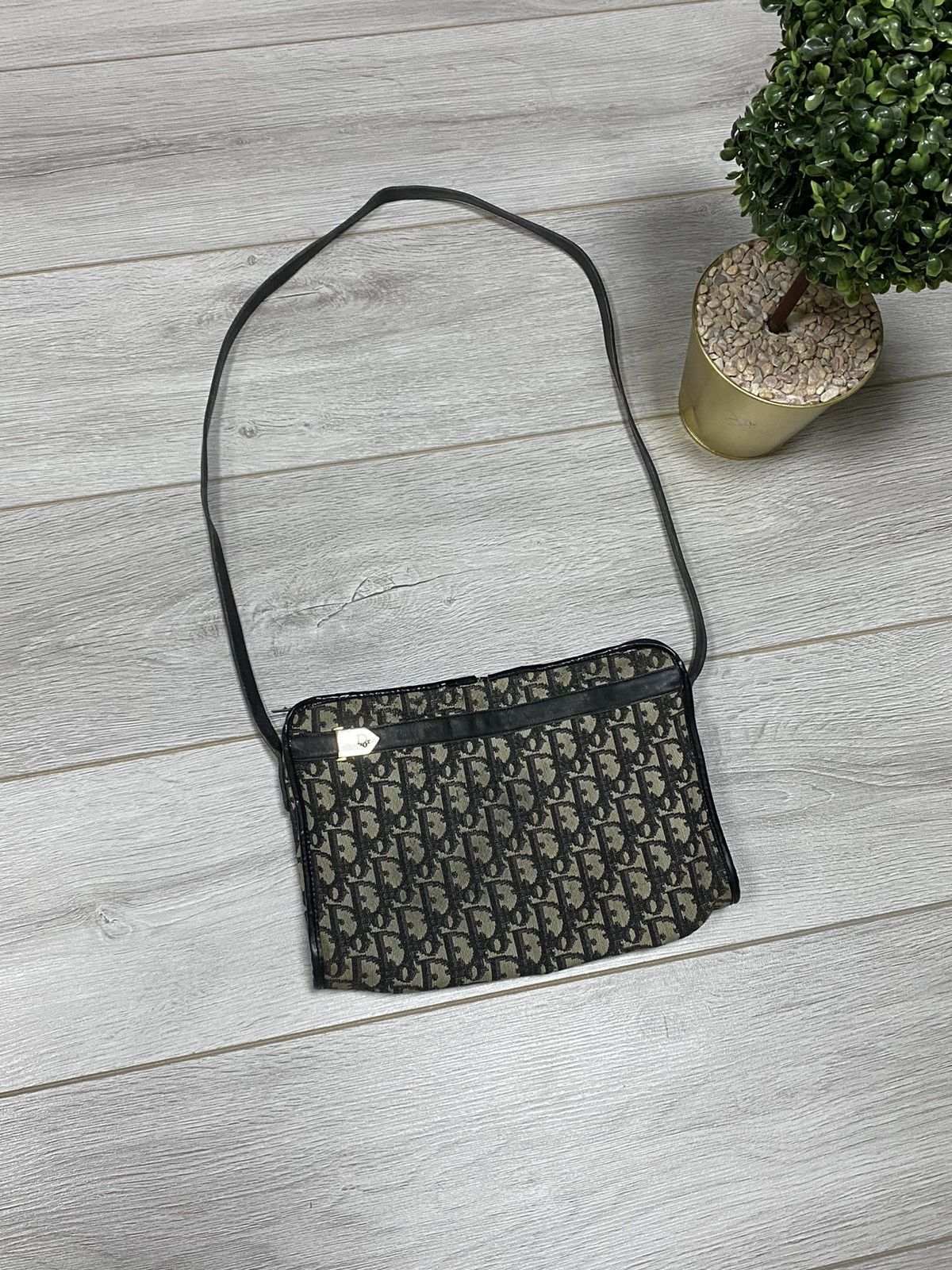 30 Montaigne cloth monogram crossbody bag