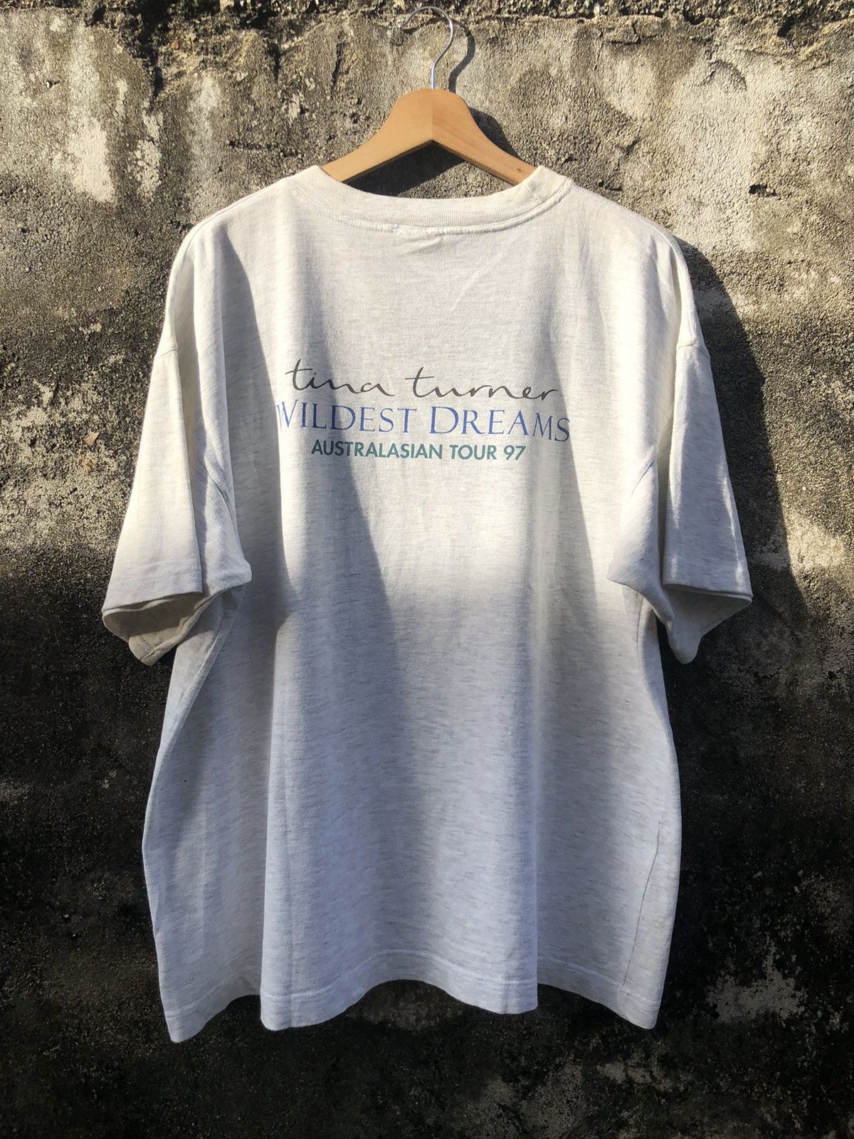 Band Tees × Rap Tees × Vintage Rare🔥 Vintage 90s Tina Turner "Wildest Dreams" Tshirt Size US L / EU 52-54 / 3 - 2 Thumbnail