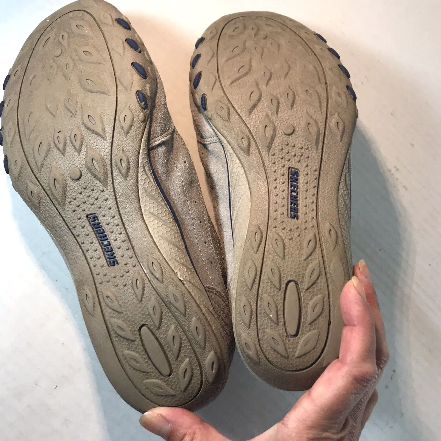 SKECHERS VINTAGE Skechers Relaxed Fit Women's Sneakers Low Top Athletic Size 8.5 Beige Blue Memory Foam Casual Size US 8.5 / IT 38.5 - 7 Thumbnail