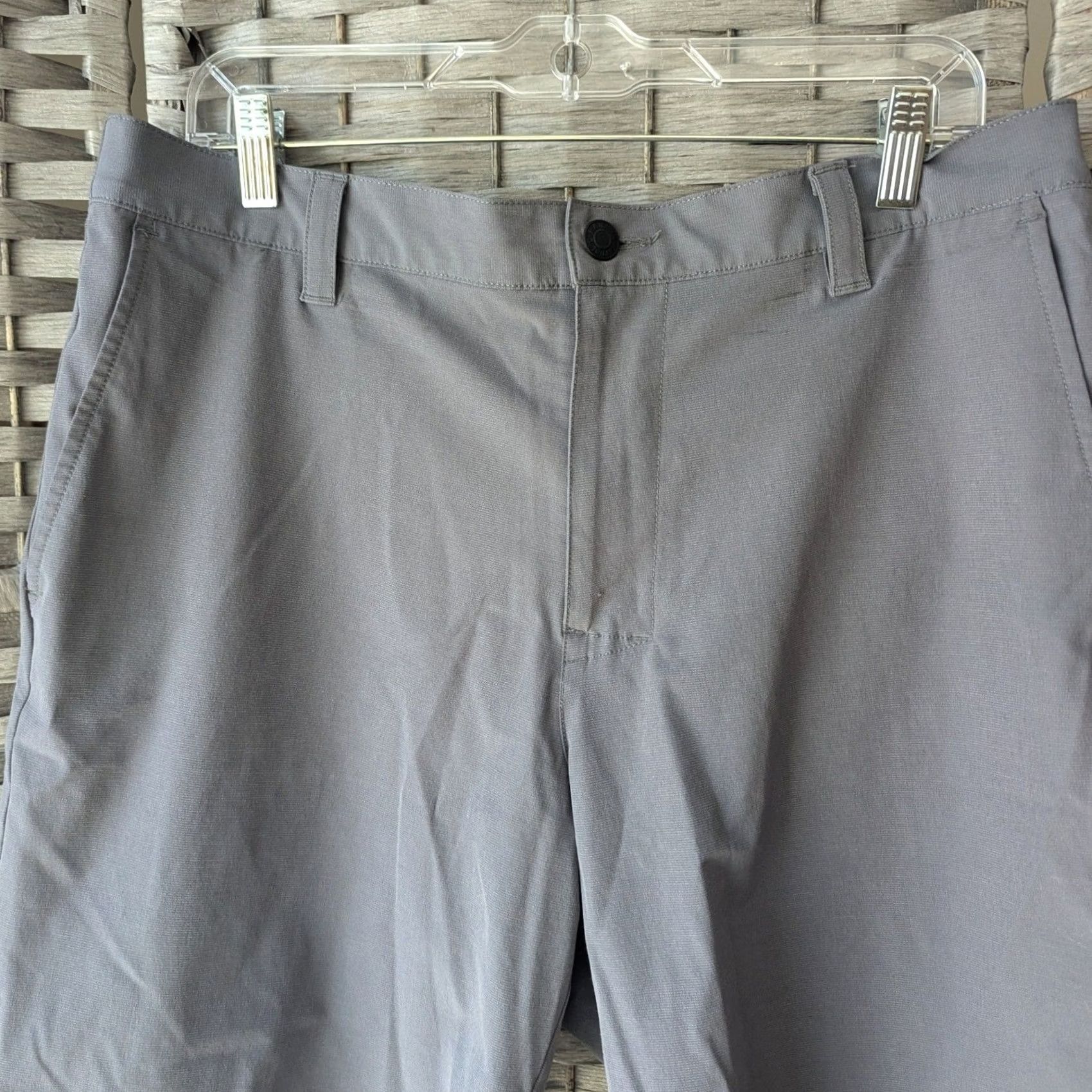 Banana Republic Banana Republic Core Temp Shorts Gray Mens 36 Chino Flat Front Zip Pocket Pockets Stretch Lightweight Breathable Athletic Travel Casual Modern Size US 36 / EU 52 - 2 Thumbnail
