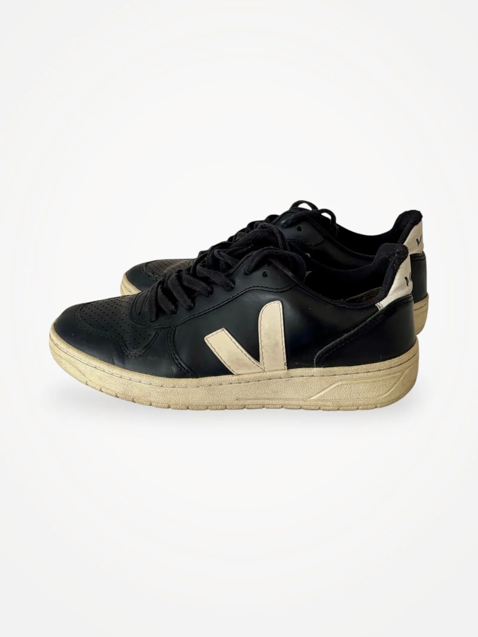 Veja Veja Sneakers Size US 9 / IT 39 - 1 Thumbnail
