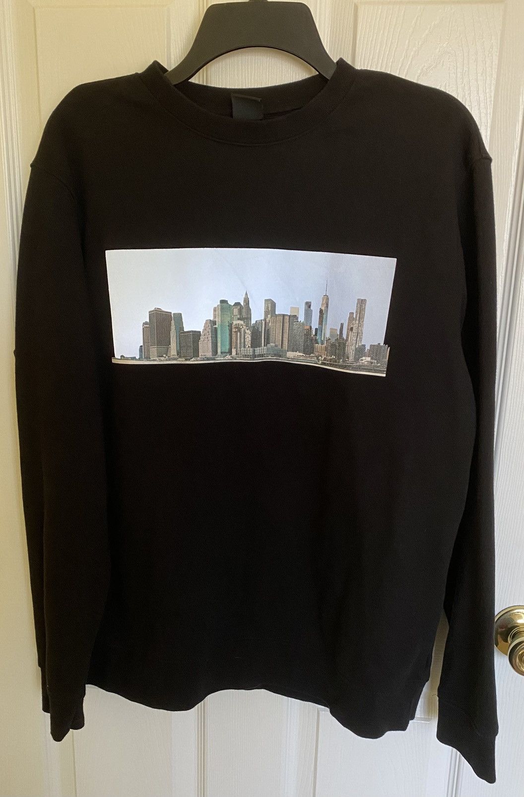 H&M H&M Men’s Black Sweatshirt Large New York Skyline Print Size US L / EU 52-54 / 3 - 1 Thumbnail
