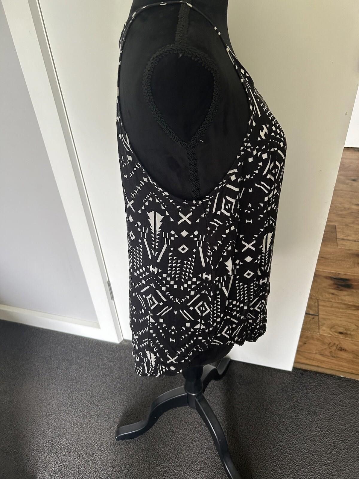 Designer Decjuba singlet Top Black & White Aztec Print - Size L (002) Size L / US 10 / IT 46 - 5 Thumbnail