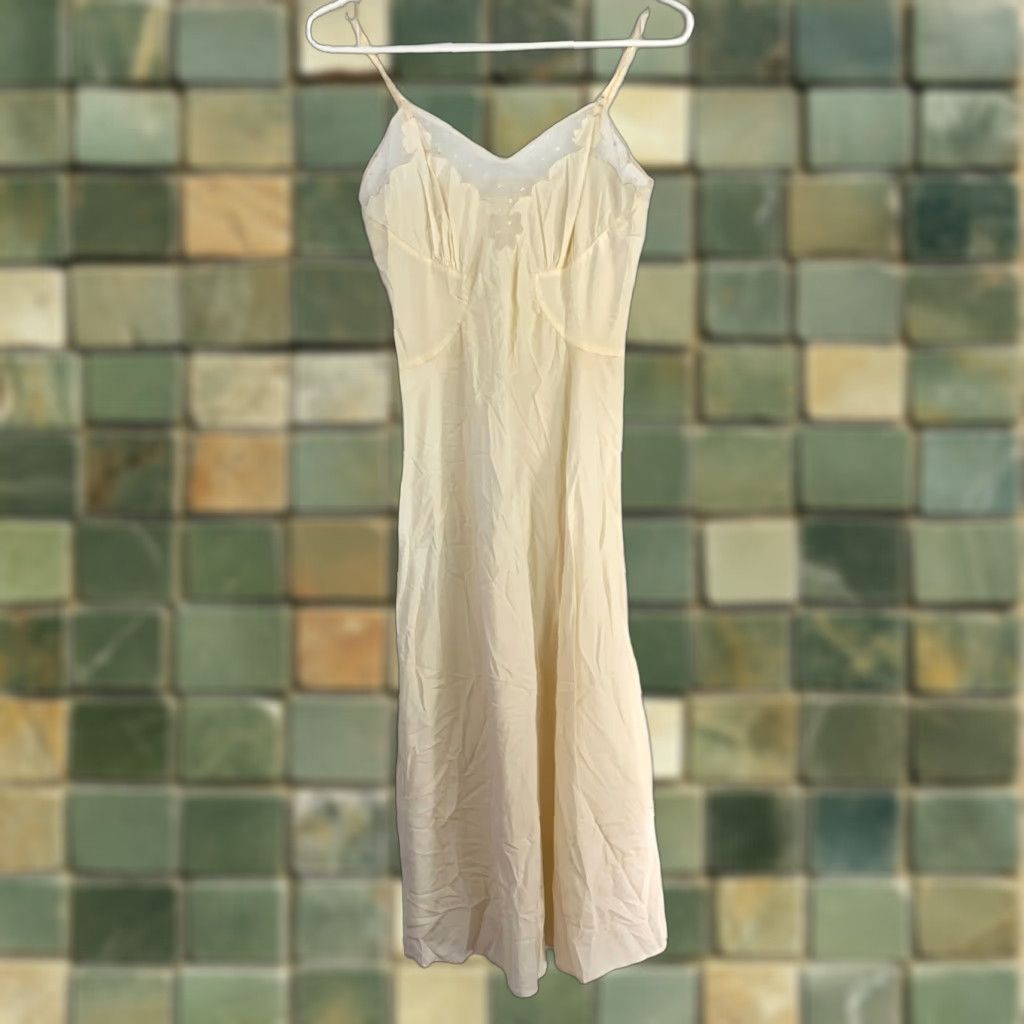 Vintage VINTAGE 1960s Ivory Nylon Long Slip 50s 60s Chest 13.25" Waist 13.5" Length 44" Full Slip Womens Size ONE SIZE - 1 Thumbnail