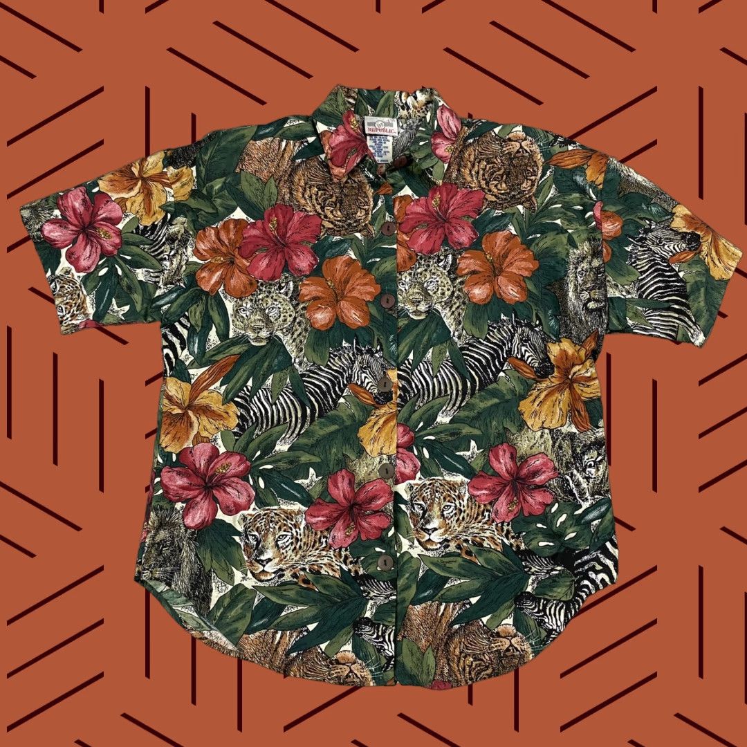 Vintage Vintage 1990s Hawaiian Print Green Floral Tiger Animal Blouse Shirt Womens Medium Retro Casual Size M / US 6-8 / IT 42-44 - 1 Thumbnail