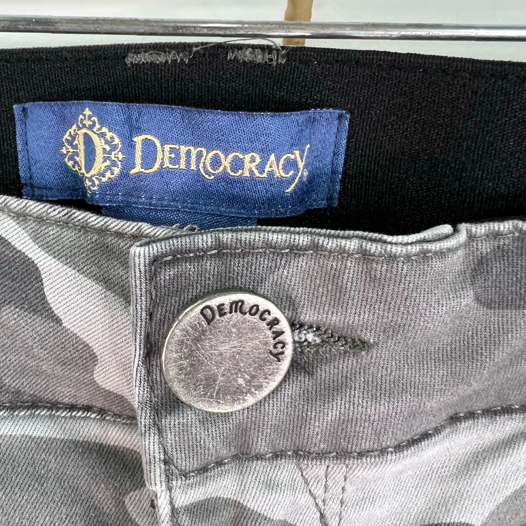 Vintage Democracy Camo Denim Cargo Pants Womens Size 10 Gray Stretch Slim Fit 5-Pocket Design Size 32" / US 10 / IT 46 - 4 Thumbnail