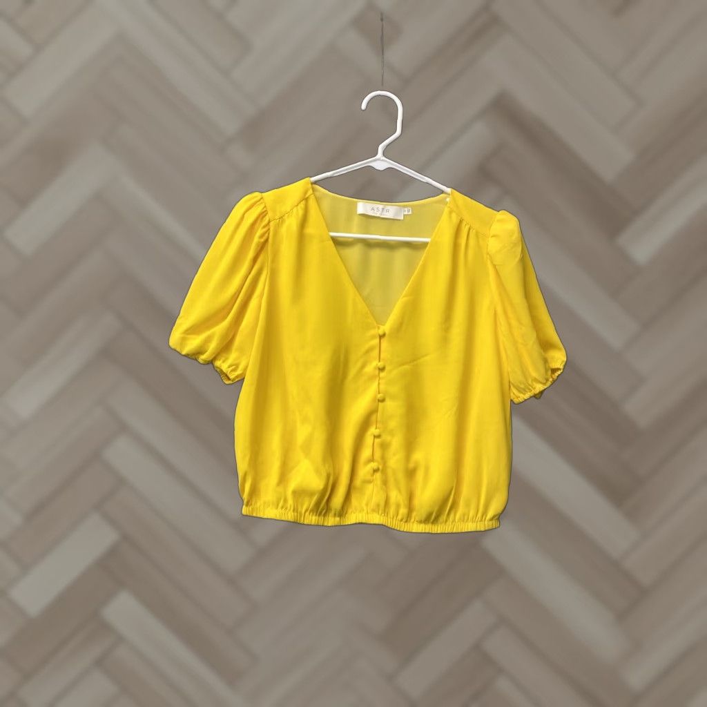 ASTR The Label ASTR the Label Women's Blouse Size Small Short Sleeve Solid Yellow Luxury Size S / US 4 / IT 40 - 1 Thumbnail