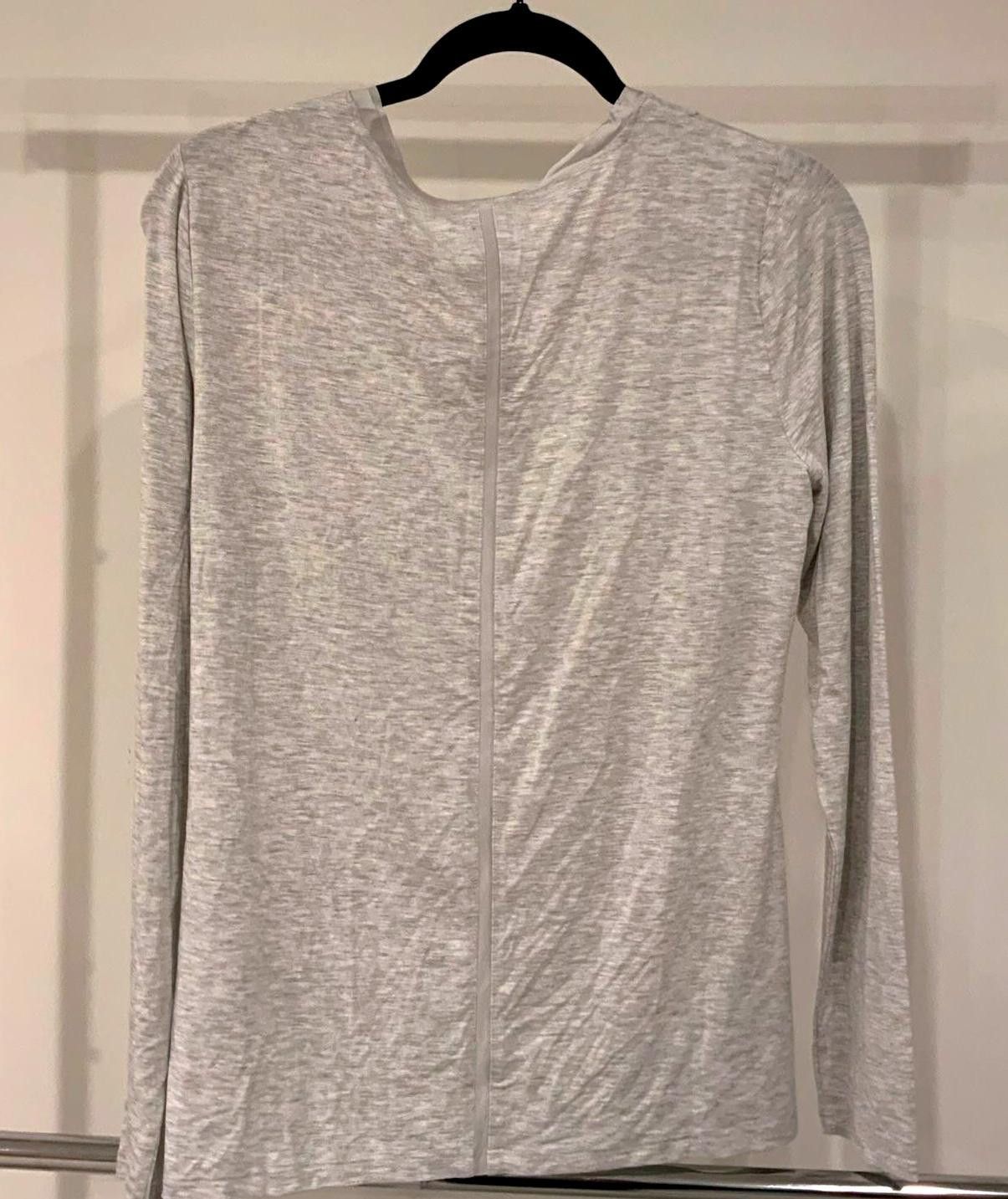 Designer White House Black Market Gray V-Neck Top - Size M Size M / US 6-8 / IT 42-44 - 2 Thumbnail