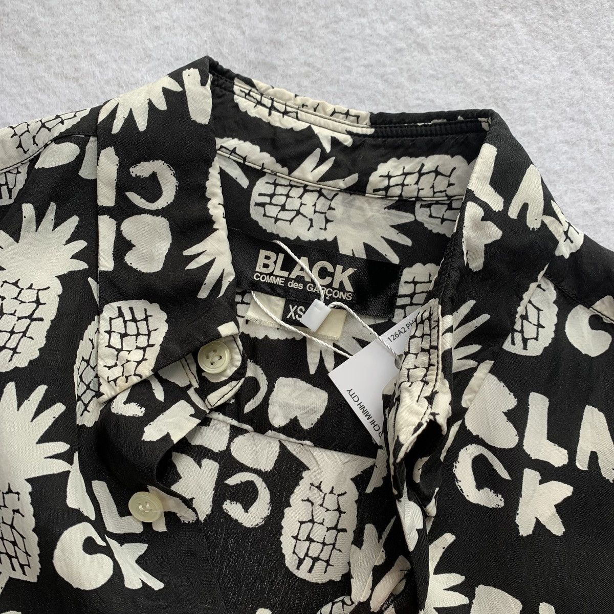 Comme des Garcons BLACK COMME des Garcons Pineapple Logo Short Sleeve Shirt Size US XS / EU 42 / 0 - 5 Thumbnail