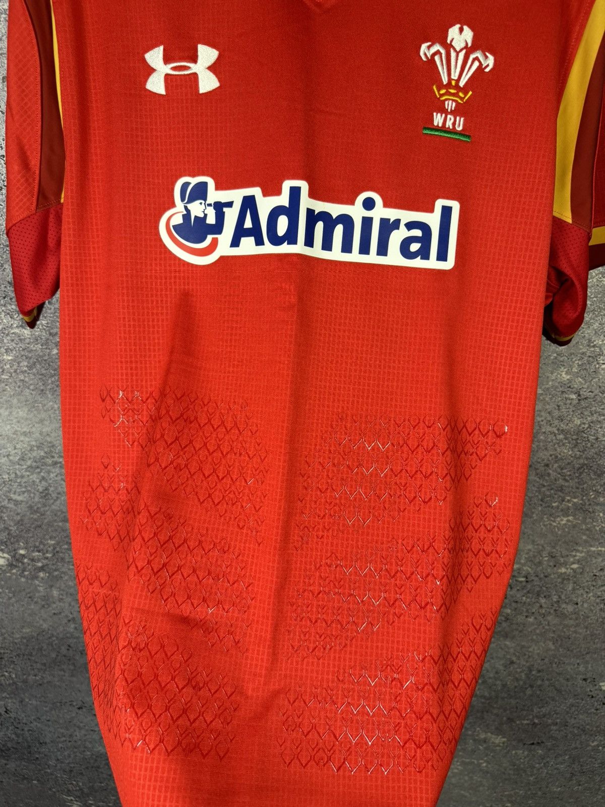 Under Armour Men’s Rugby Union Wales 2015/16 Home Under Armour Jersey Size US L / EU 52-54 / 3 - 7 Thumbnail