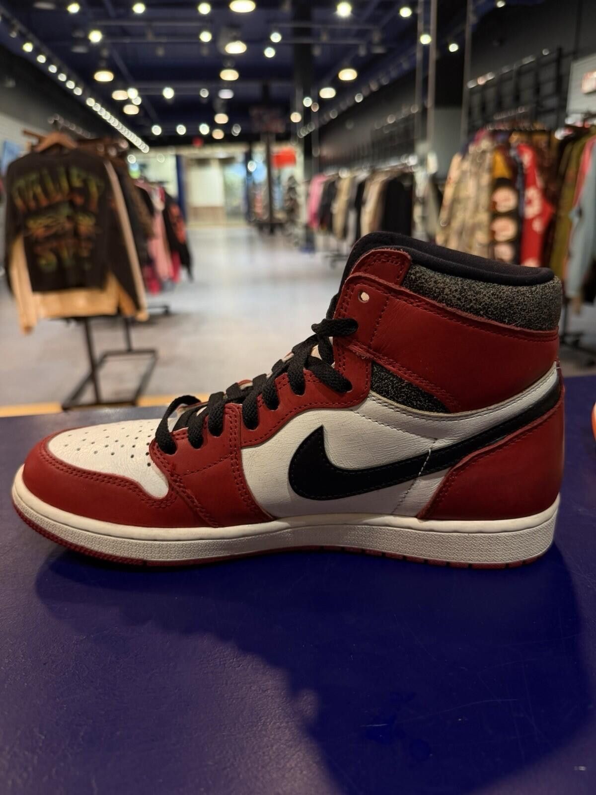 Jordan Brand Size 10 - Jordan 1 Retro High OG Chicago Lost and Found Size US 10 / EU 43 - 4 Thumbnail
