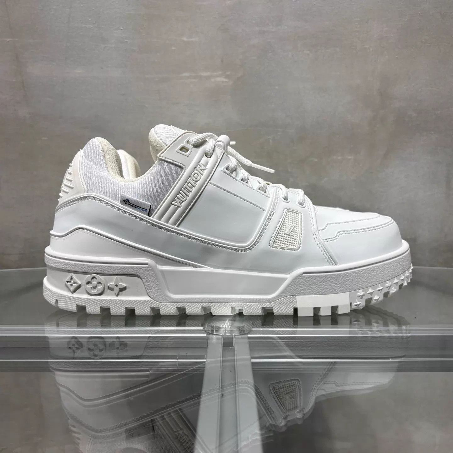 Louis Vuitton Louis Vuitton Trainer SKI White UK9.5/43.5 Size US 10.5 / EU 43-44 - 4 Thumbnail