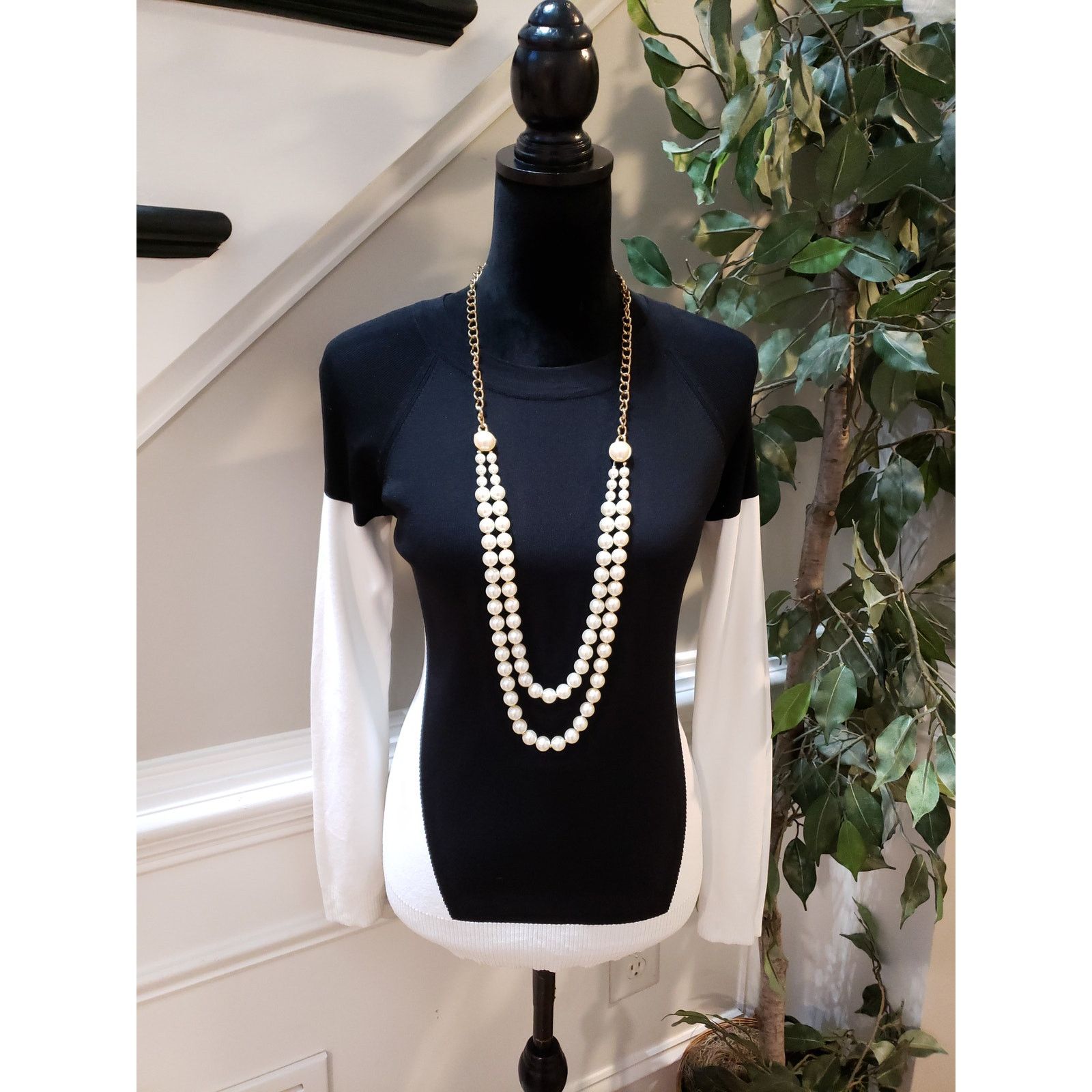 Topshop Topshop Sweater Size 2 Black White Colorblock Knit Pullover Size XS / US 0-2 / IT 36-38 - 2 Thumbnail