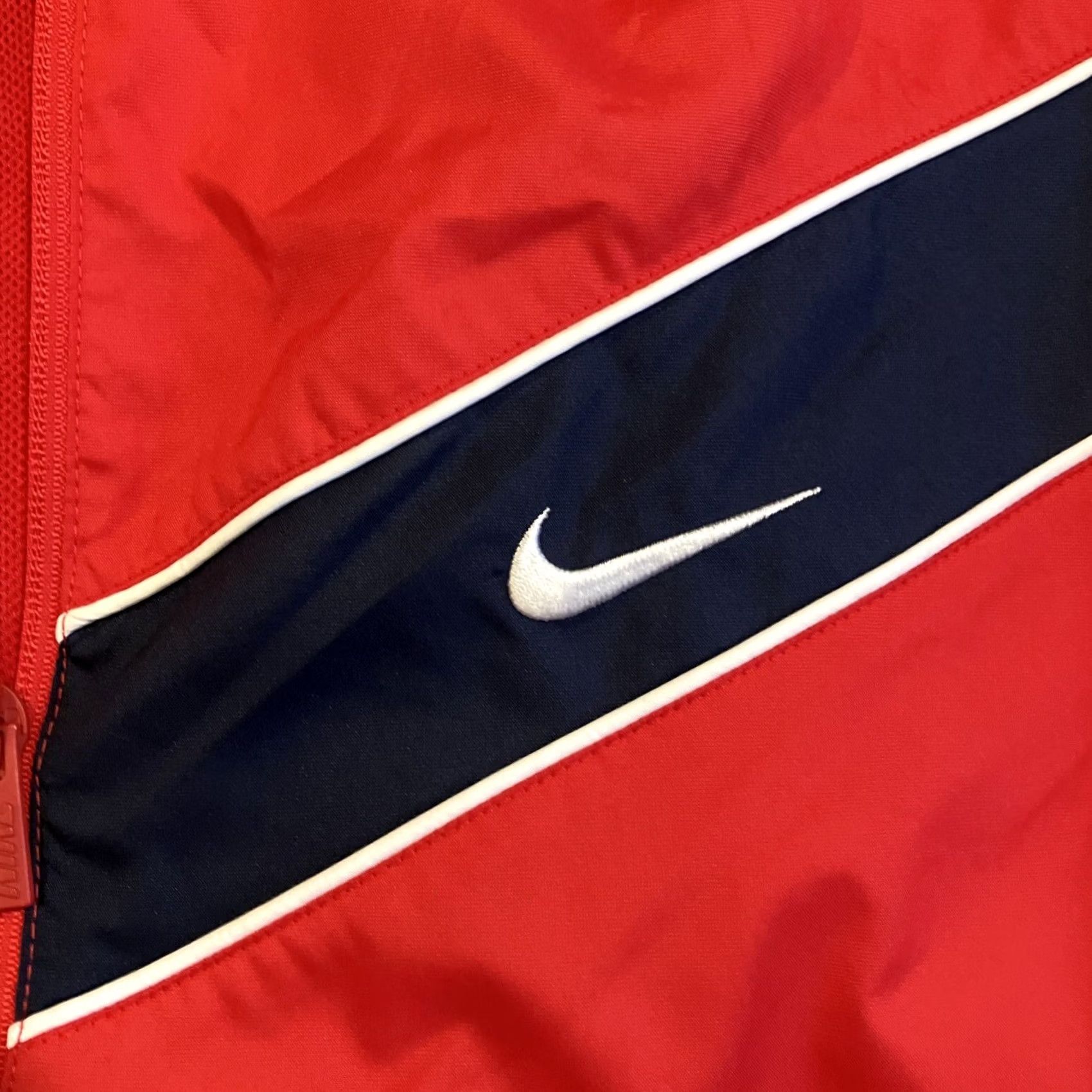 Nike VINTAGE Nike Windbreaker Jacket XL Red Full Zip Windbreaker Men's Sports Jacket Size US XL / EU 56 / 4 - 2 Thumbnail