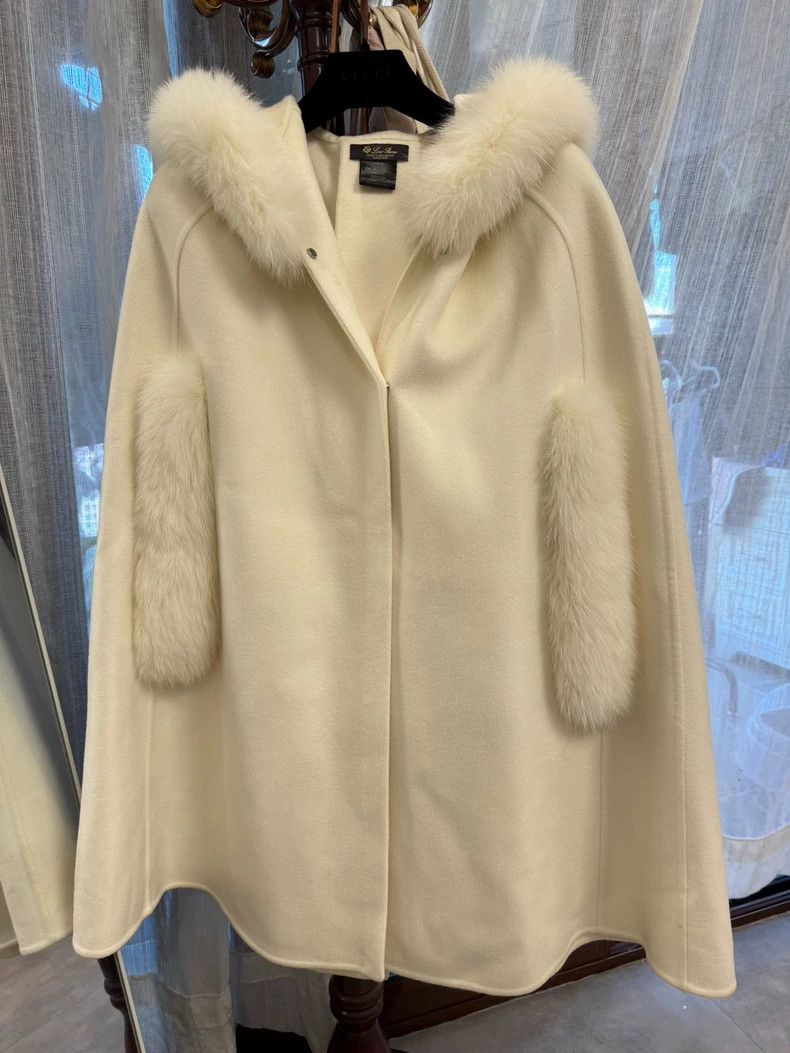 Loro Piana LORO PIANA Snow White's princess cloak Size M / US 6-8 / IT 42-44 - 1 Thumbnail