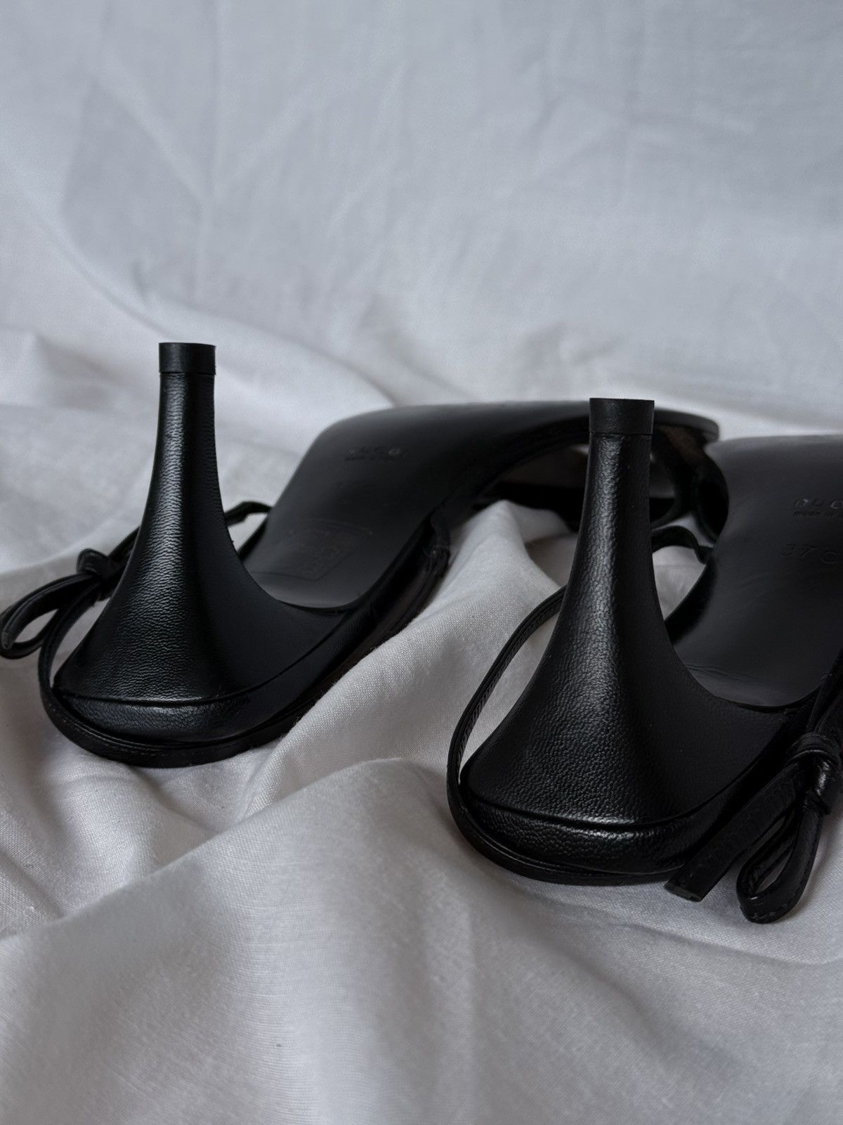 Gucci Gucci Black Leather Mules Sandals Bows Size US 7 / IT 37 - 10 Thumbnail