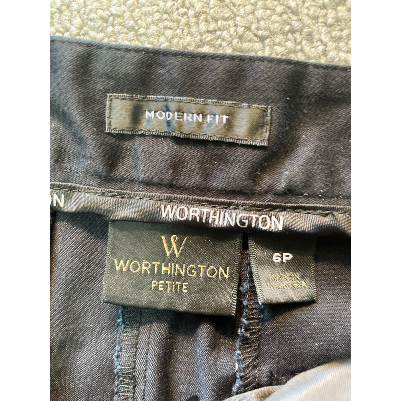 Worthington Worthington Dress Pants Black Modern Fit 6P Petite Capris Women’s Capris Pants Black Dress Pants Modern Fit 6P Petite Womens Size 28" / US 6 / IT 42 - 4 Thumbnail