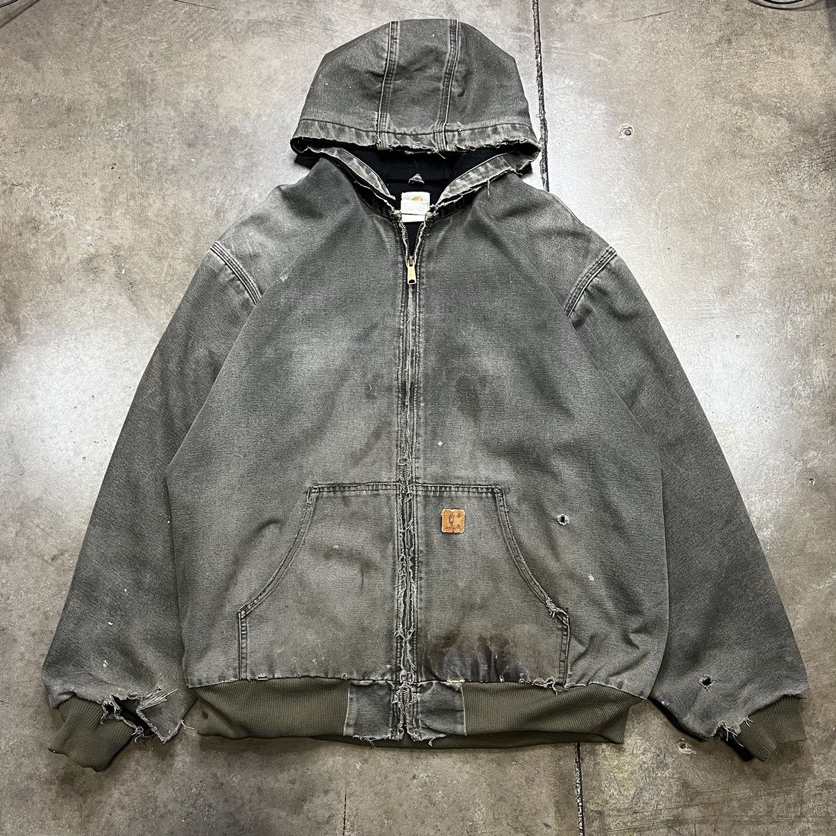 Shops Vintage Y2K Thrashed Carhartt Jacket!