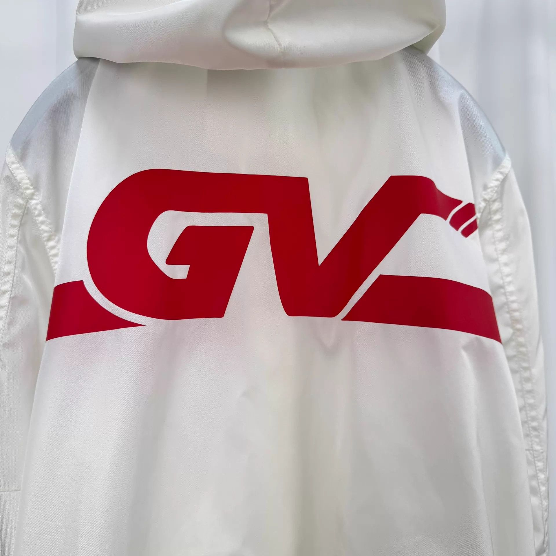 Givenchy Givenchy Printed Logo Shell Jacket 44 98 New Size US S / EU 44-46 / 1 - 5 Thumbnail
